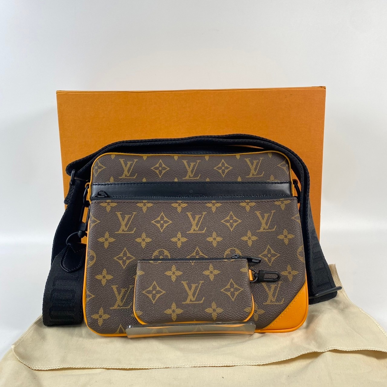 路易威登 LOUIS VUITTON Trio Messenger 經典帆布 郵差包 M46694 晶片款  原廠盒子/防塵袋/購買證明