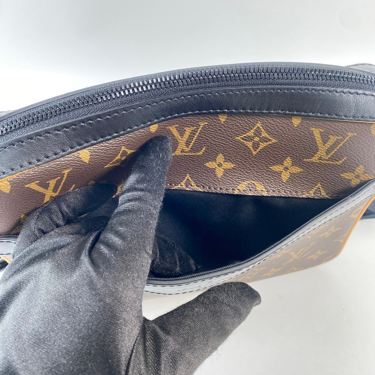 路易威登 LOUIS VUITTON Trio Messenger 經典帆布 郵差包 M46694 晶片款  原廠盒子/防塵袋/購買證明