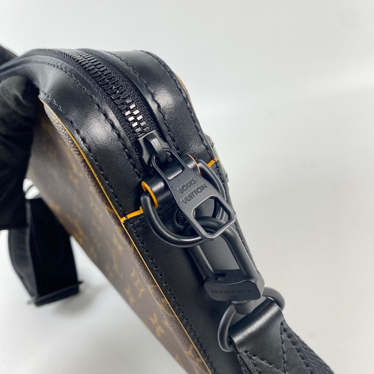 路易威登 LOUIS VUITTON Trio Messenger 經典帆布 郵差包 M46694 晶片款  原廠盒子/防塵袋/購買證明