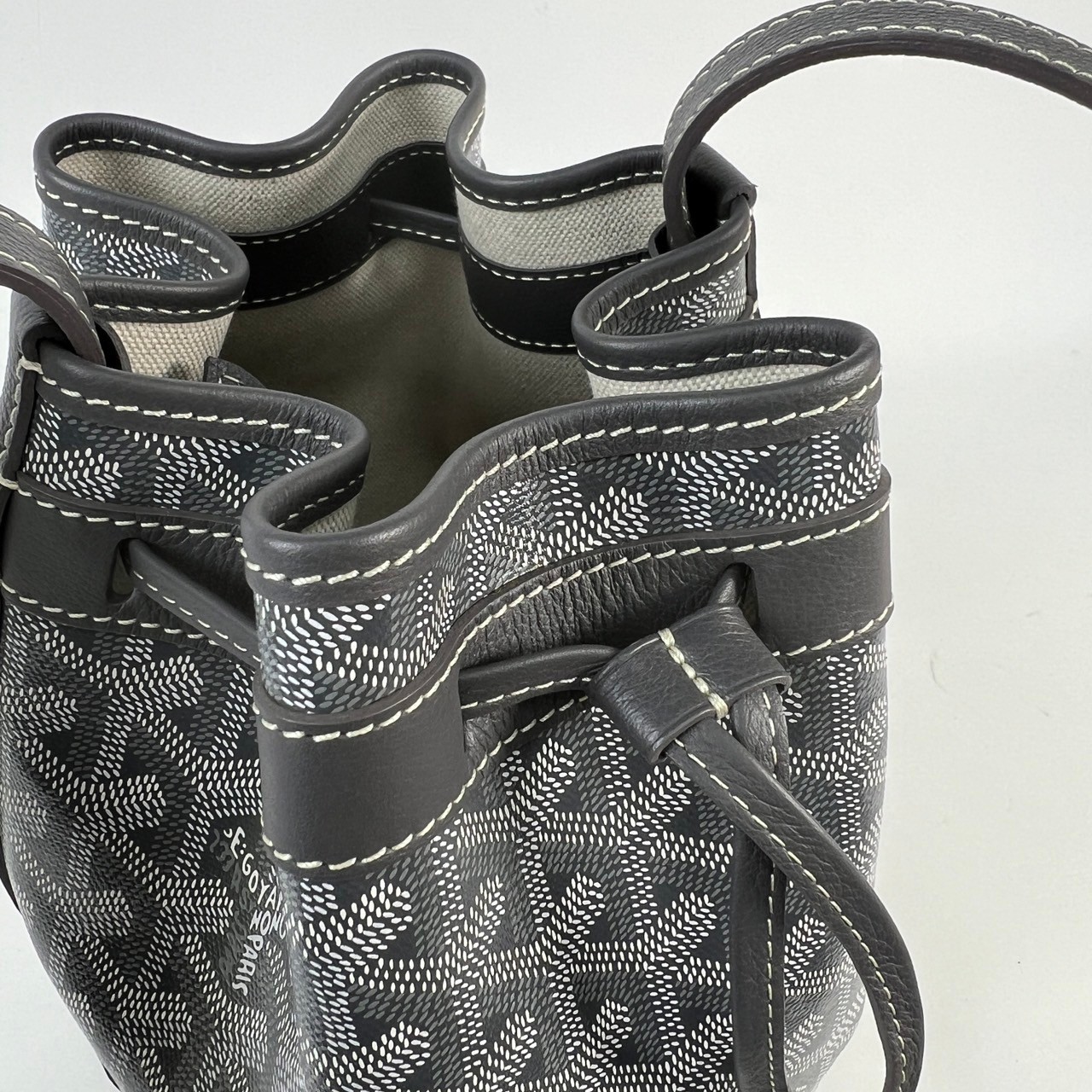 高雅德 GOYARD Petit Flot Bucket PM Bag 水桶包 PEFLOTPMLTY 灰色水桶包 防塵袋