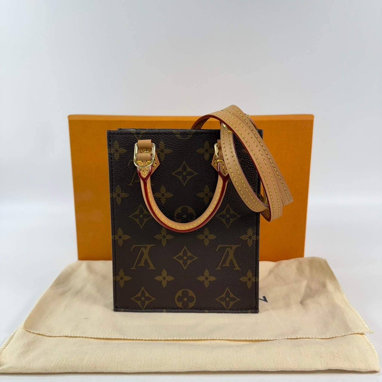 路易威登 LOUIS VUITTON Petit Sac Plat 經典帆布 斜背包 M69442 晶片款 原花迷你琴譜包 防塵袋/原廠盒子/購買證明