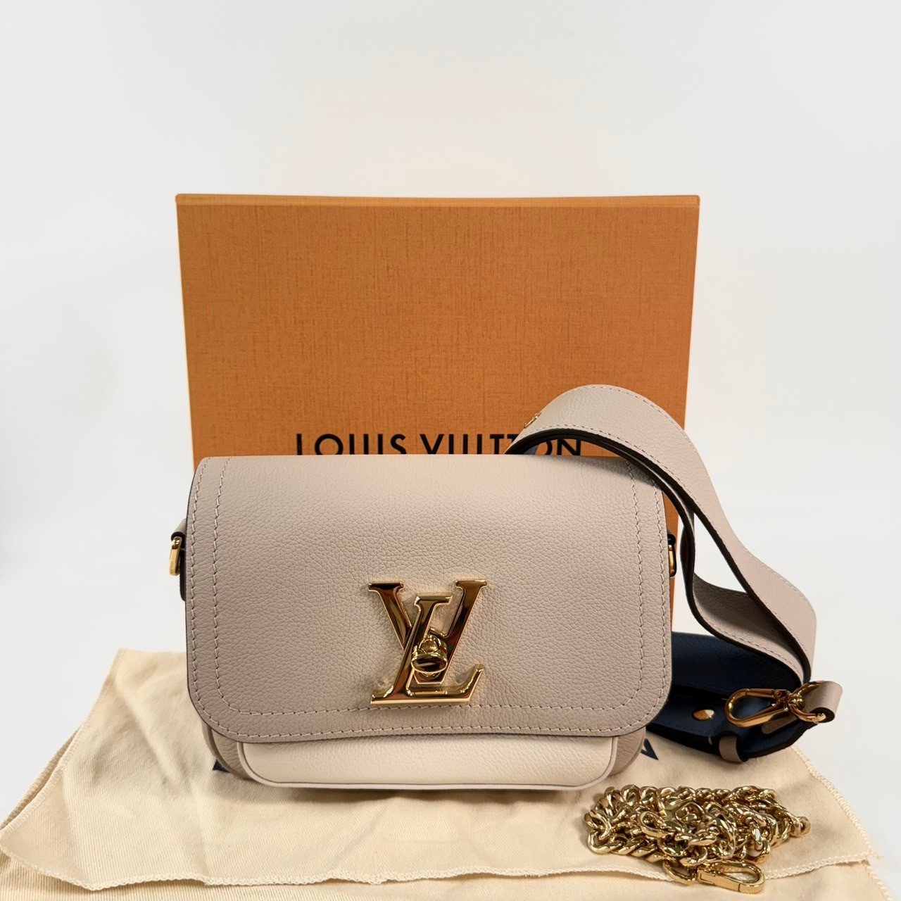 路易威登 LOUIS VUITTON Lockme Tender 肩背包 M58554 晶片款 灰褐色Lockme Tender 2WAY 原廠盒子/防塵袋