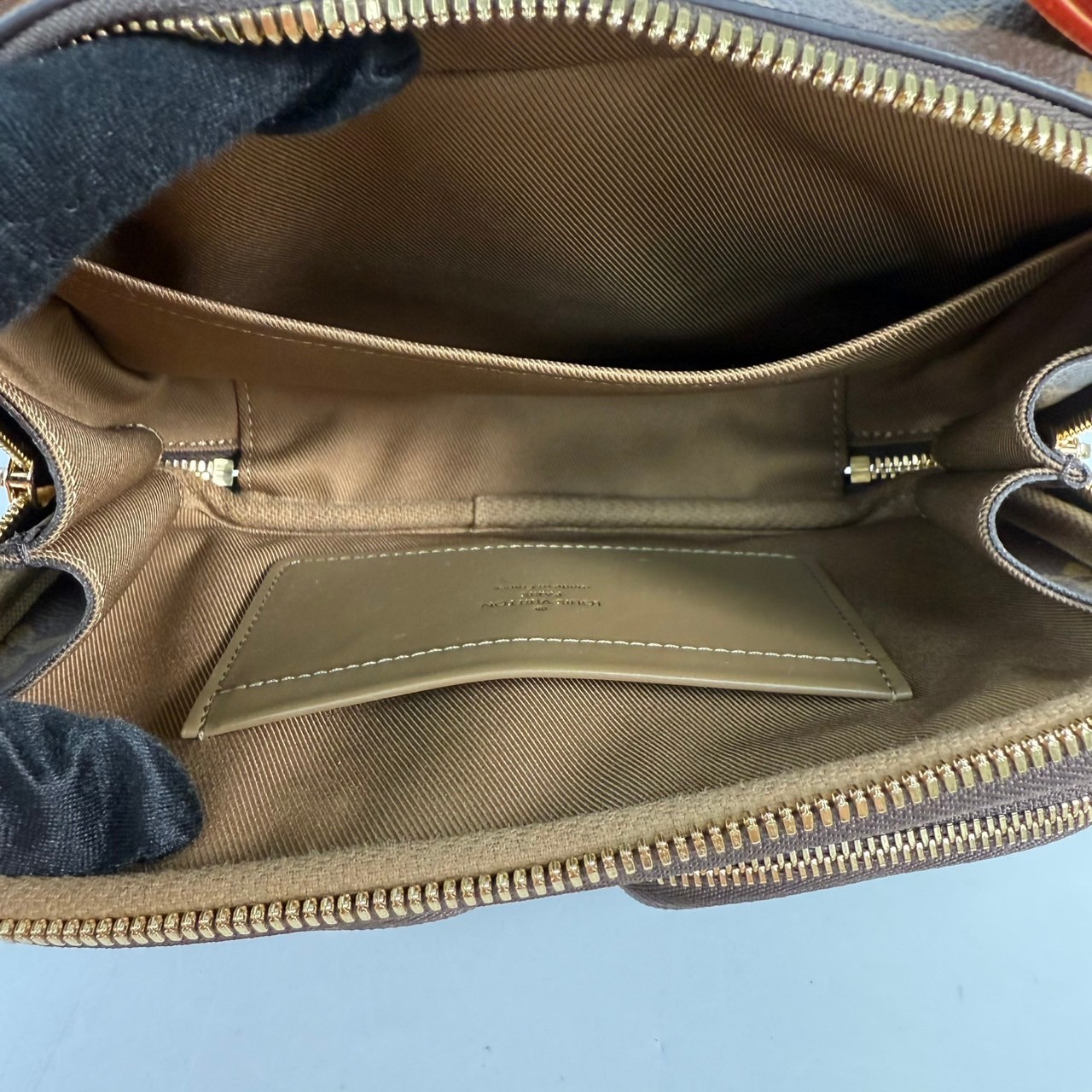 路易威登 LOUIS VUITTON Utility Crossbody 經典帆布 斜背包 M80446 晶片款 原花UTILITY斜背包 防塵袋