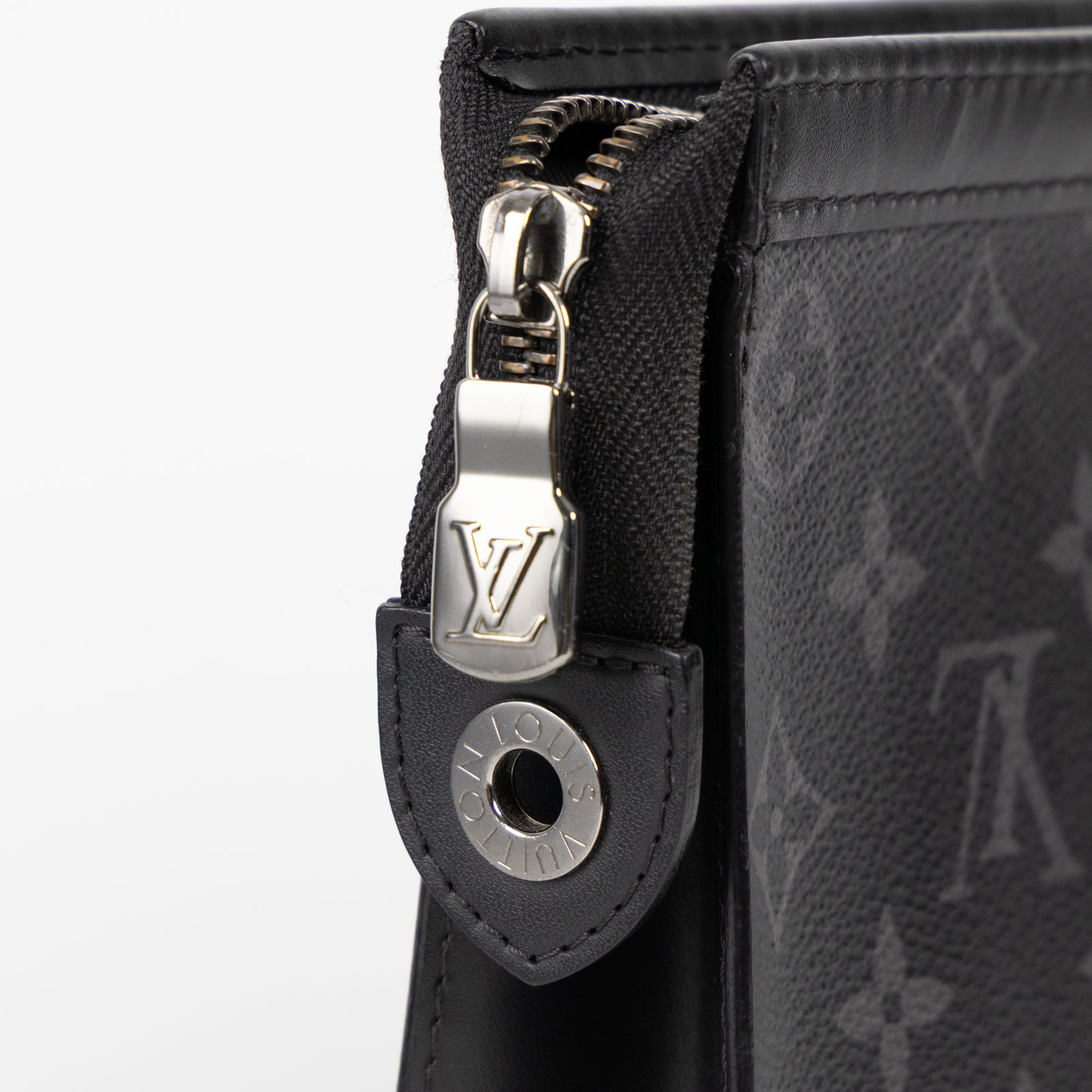 路易威登 LOUIS VUITTON Pochette Voyage MM 塗層帆布 手拿包 黑色 M61692 晶片款  原廠盒子/購買證明正本/台灣發票