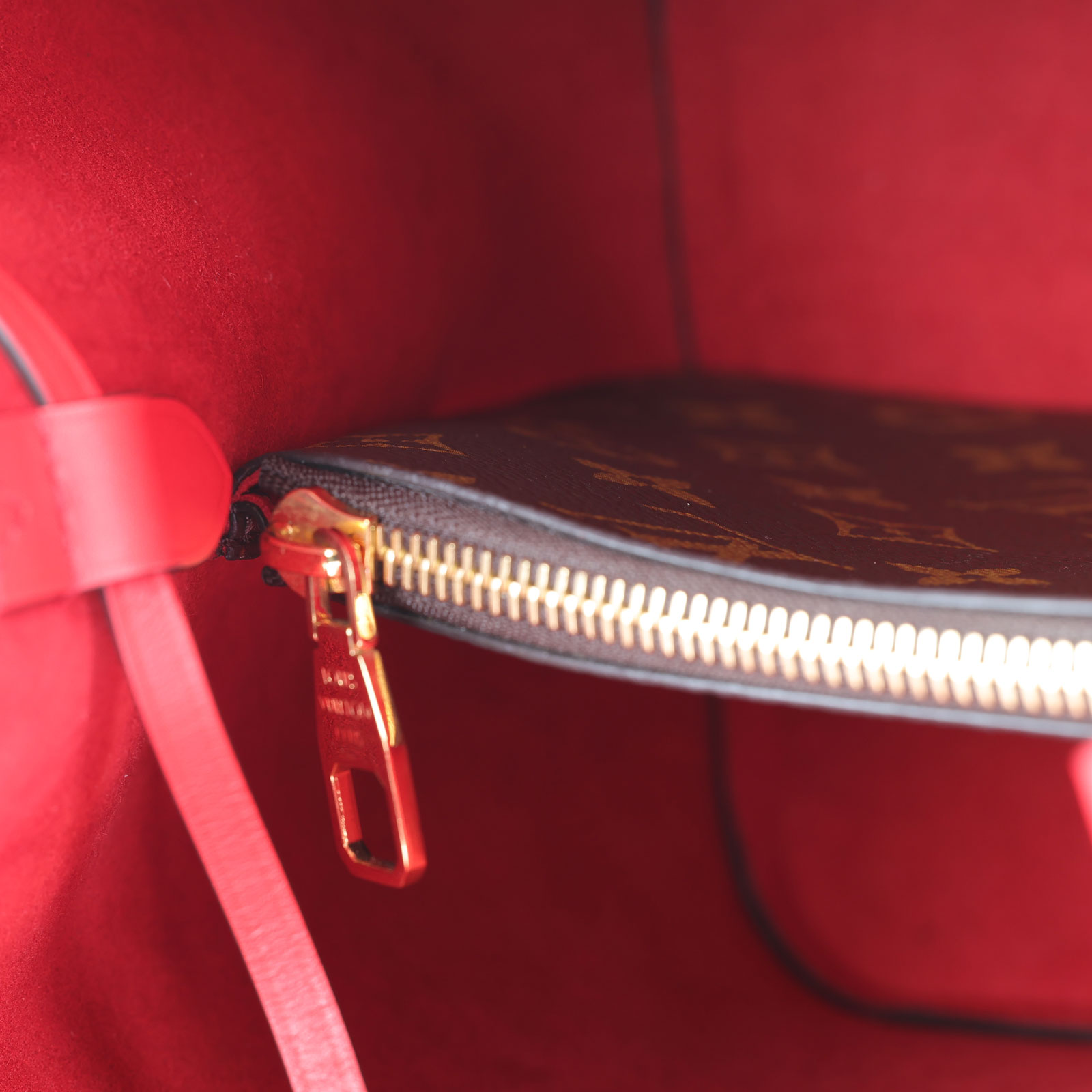 路易威登 LOUIS VUITTON NéoNoé MM 經典帆布 肩背 水桶包 紅色 M44021 晶片款 原花紅NEONOE水桶包 背帶/防塵袋/原廠盒子