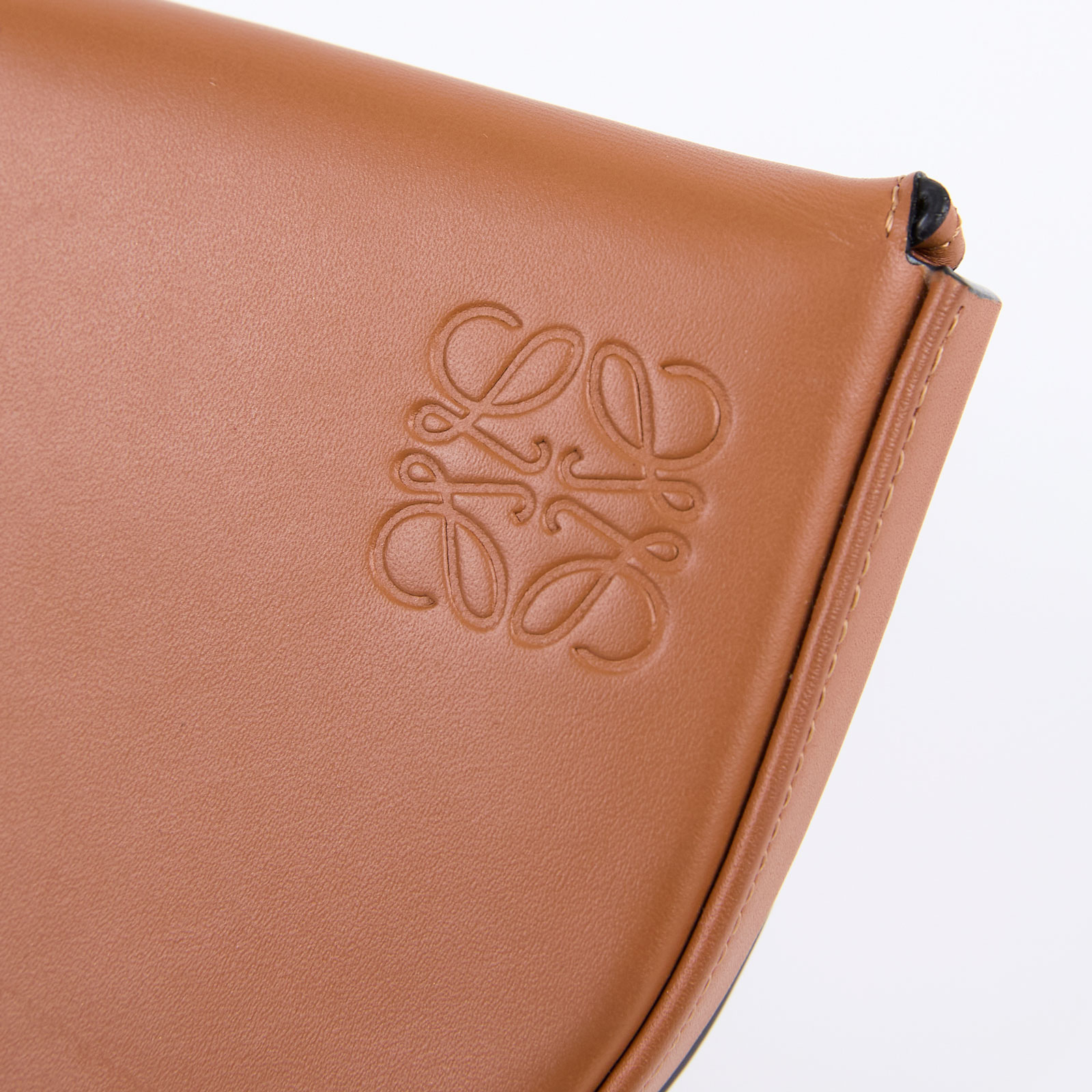 羅意威 LOEWE Heel Pouch Small 小型 頸掛式 零錢包 馬蹄小掛包 C661T14X12 焦糖HEEL肩背包 小號 原廠盒子/防塵袋