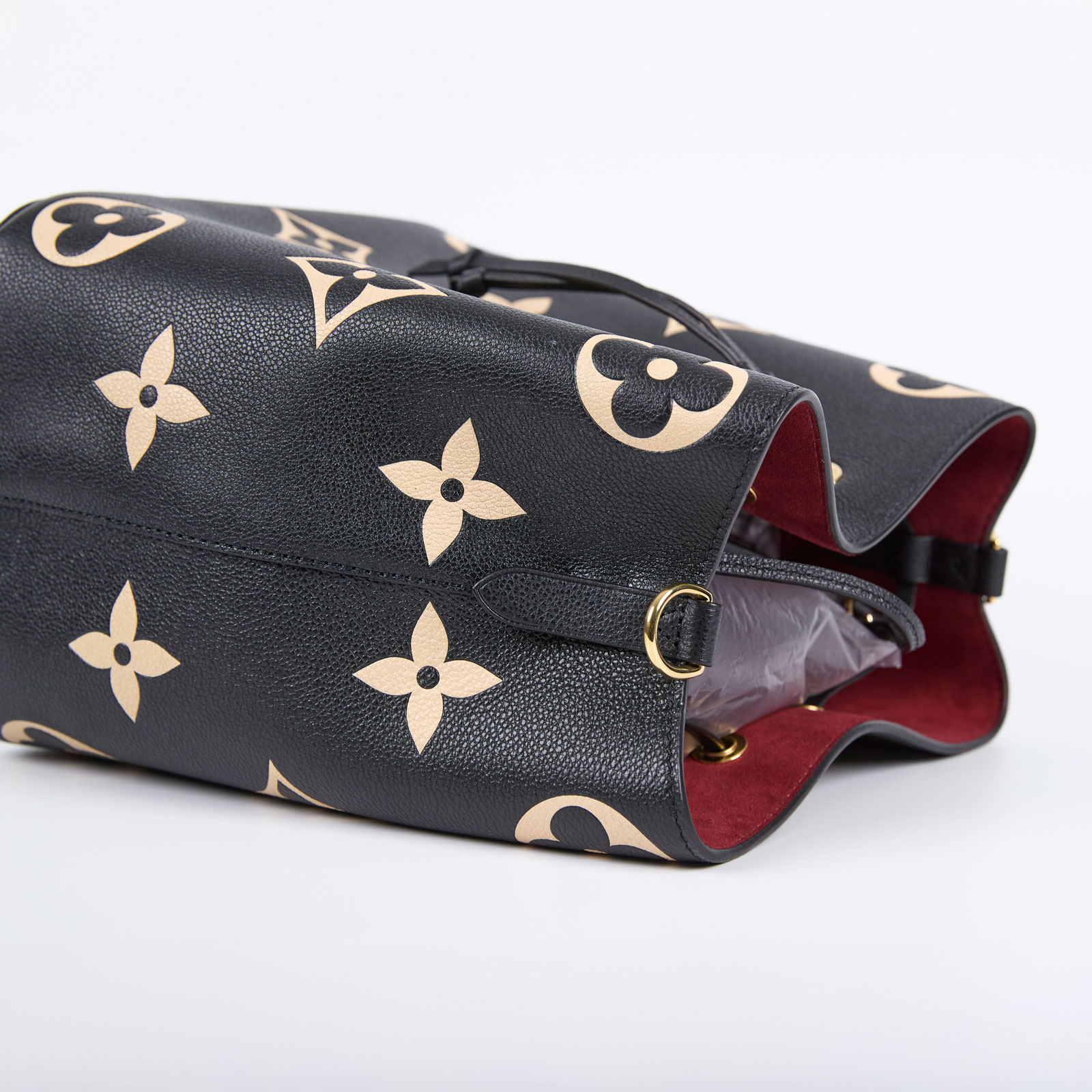 路易威登 LOUIS VUITTON NéoNoé MM 皮革 肩背 水桶包 黑色/奶油色 M45497 晶片款  防塵袋/原廠盒子/背帶2/內袋