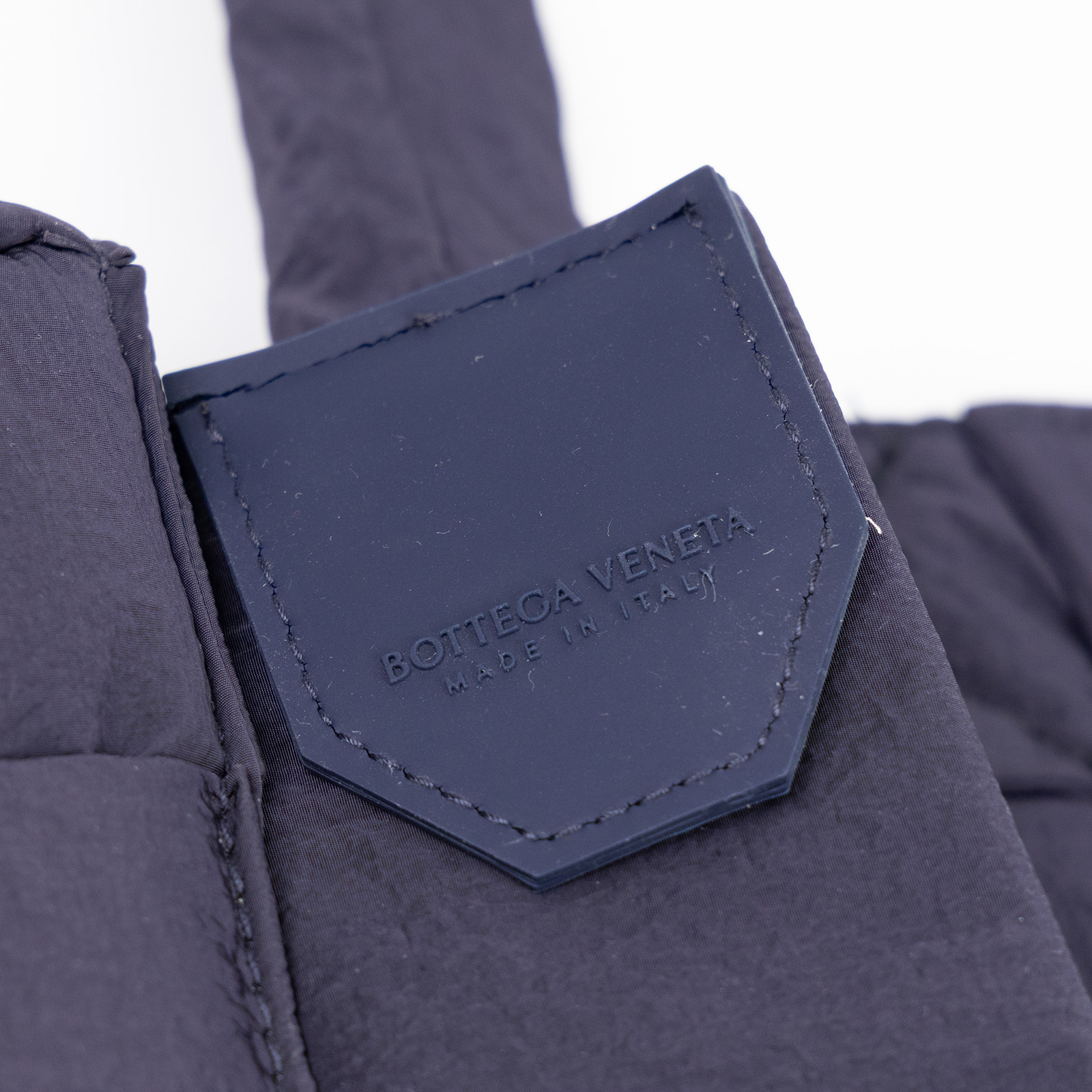 寶緹嘉 BOTTEGA VENETA Padded Cassette 尼龍 編織腰包 679763VB080  防塵袋/購買證明正本