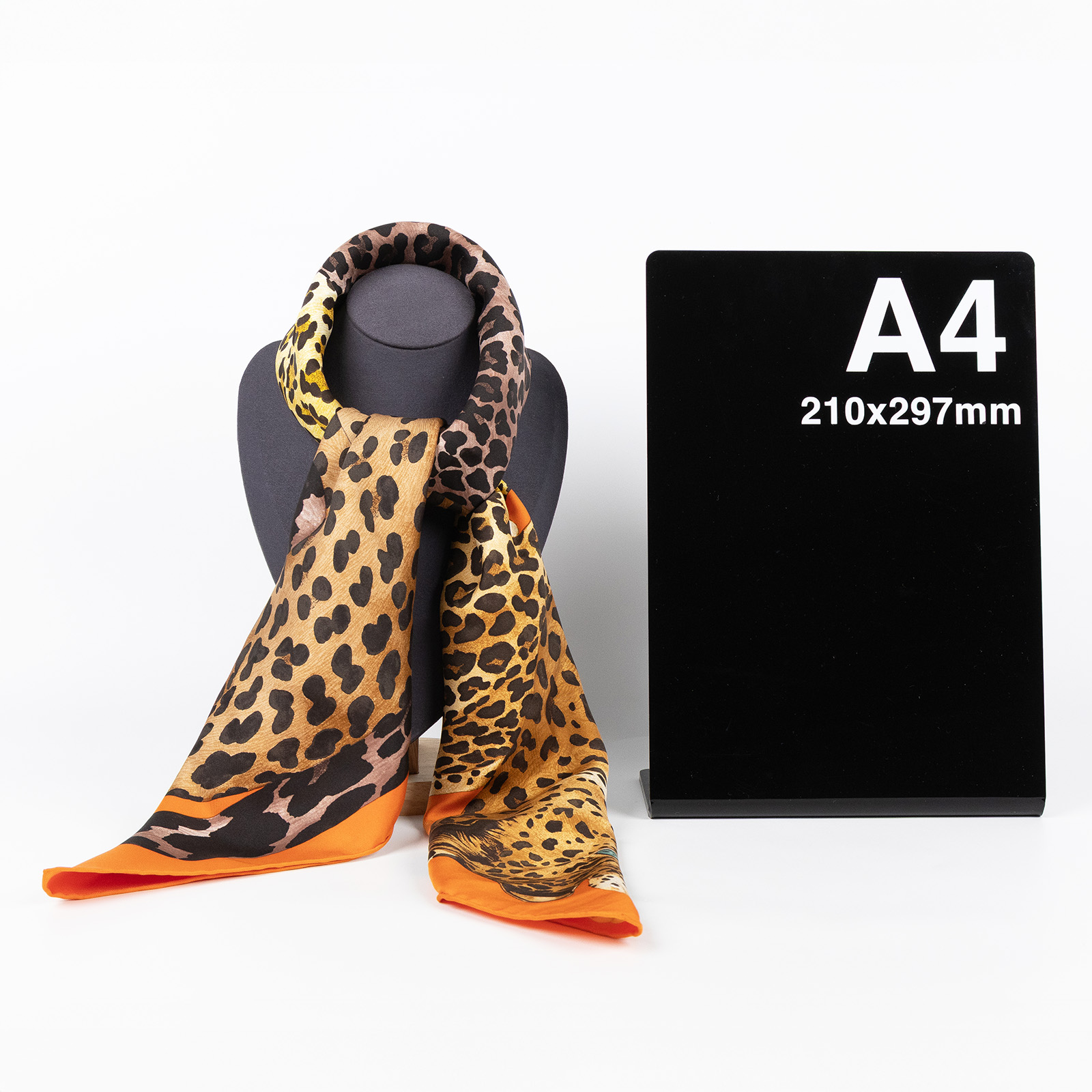 愛馬仕 Hermes 真絲 方巾  橘底豹方巾 無附屬品