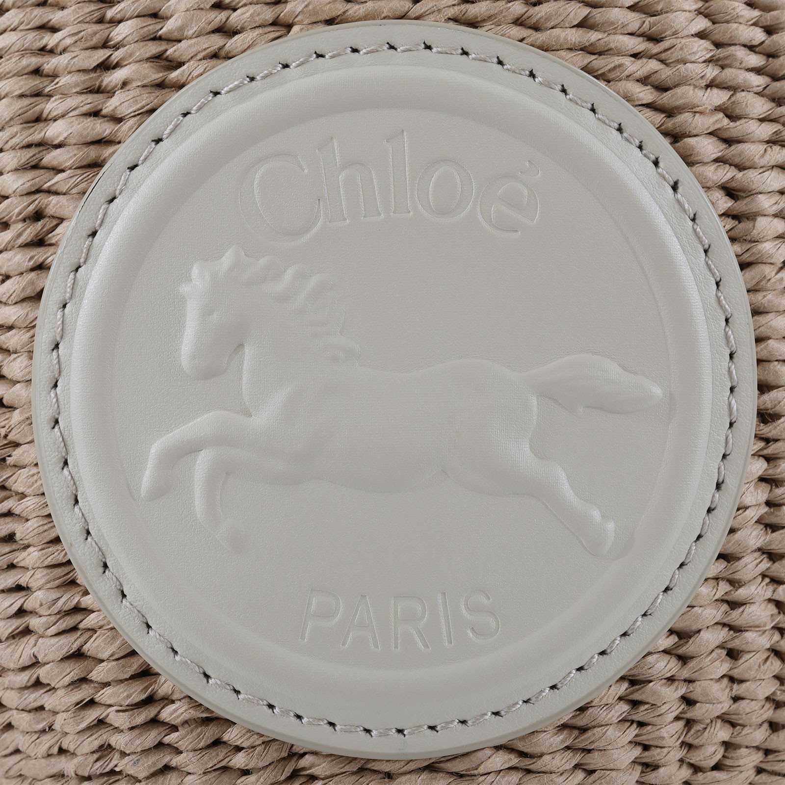 蔻依 CHLOE Horse Medal 籃式手提包 CH25US593O8222J 米色MIFUKO草編水桶包MINI 防塵袋