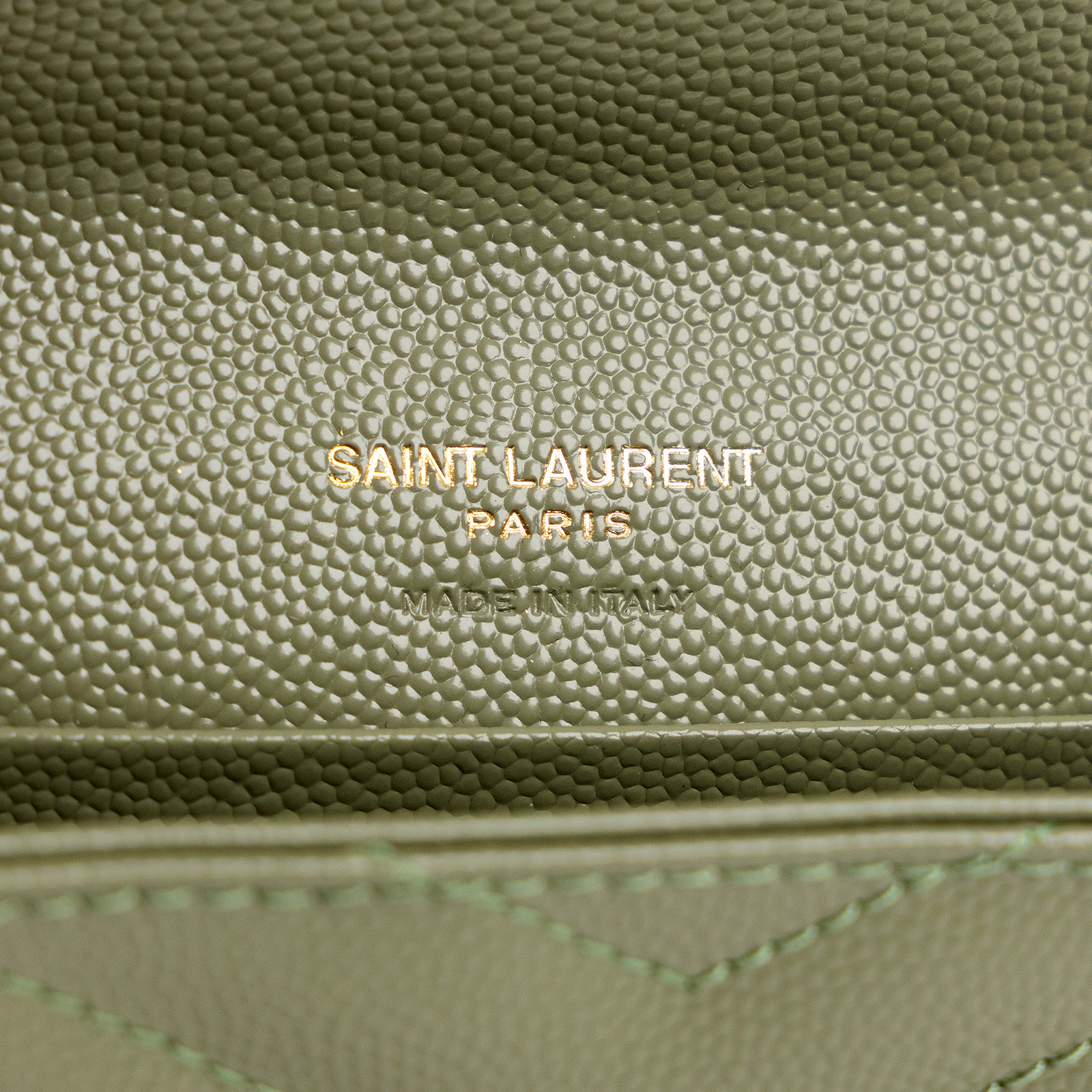 聖羅蘭 YSL SAINT LAURENT cassandre matelassé 粒面壓紋皮革 小型 信封錢包 短夾 414404BOW01  原廠盒子/防塵袋