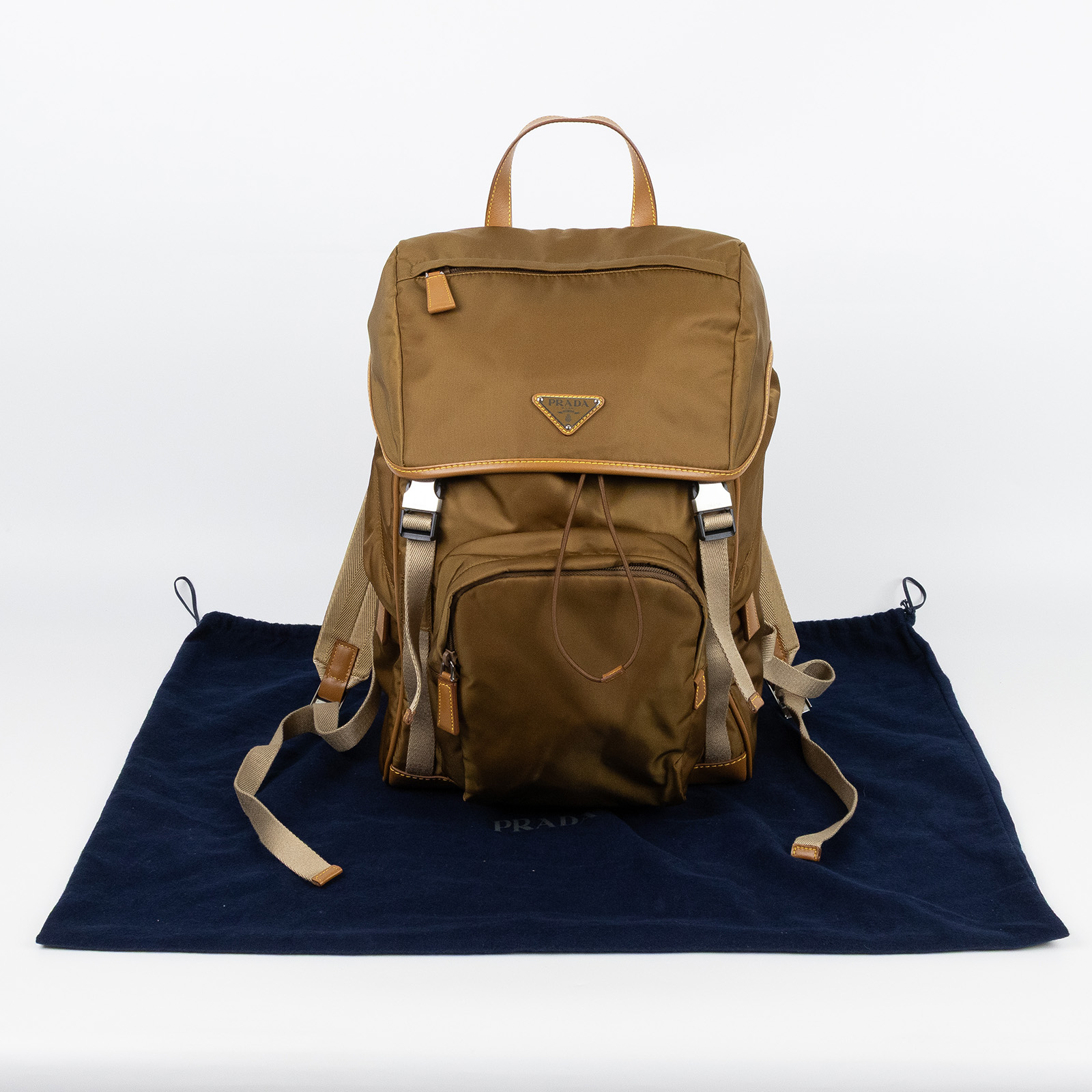 普拉達 PRADA Re-Nylon Saffiano皮革 背囊 2VZ135_2CX2 茶色RE-NYLON後背包 防塵袋