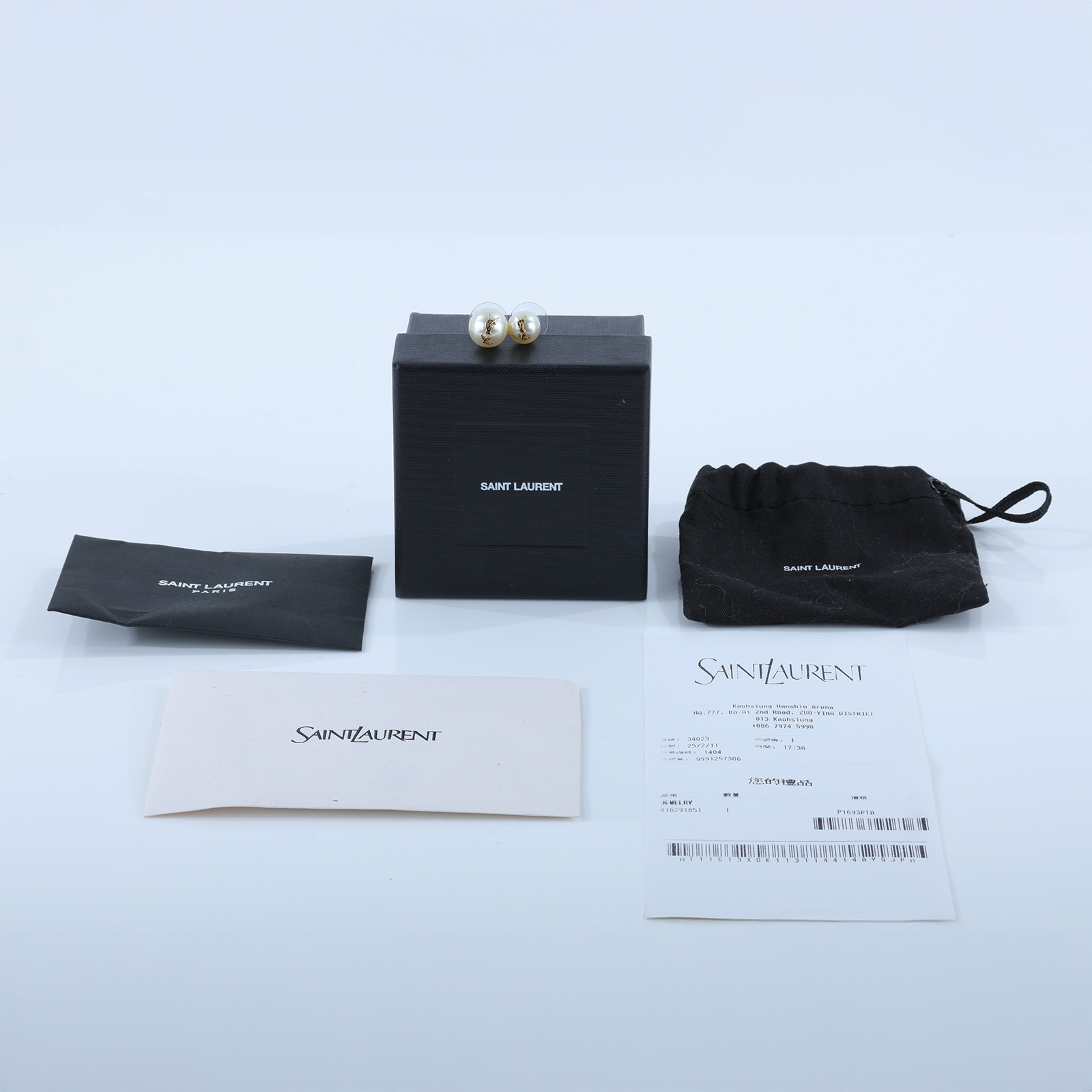 聖羅蘭 YSL SAINT LAURENT Cassandre 小型 大型珍珠 不對稱耳環 691563Y1526 白珍珠LOGO耳環 防塵袋/原廠盒子