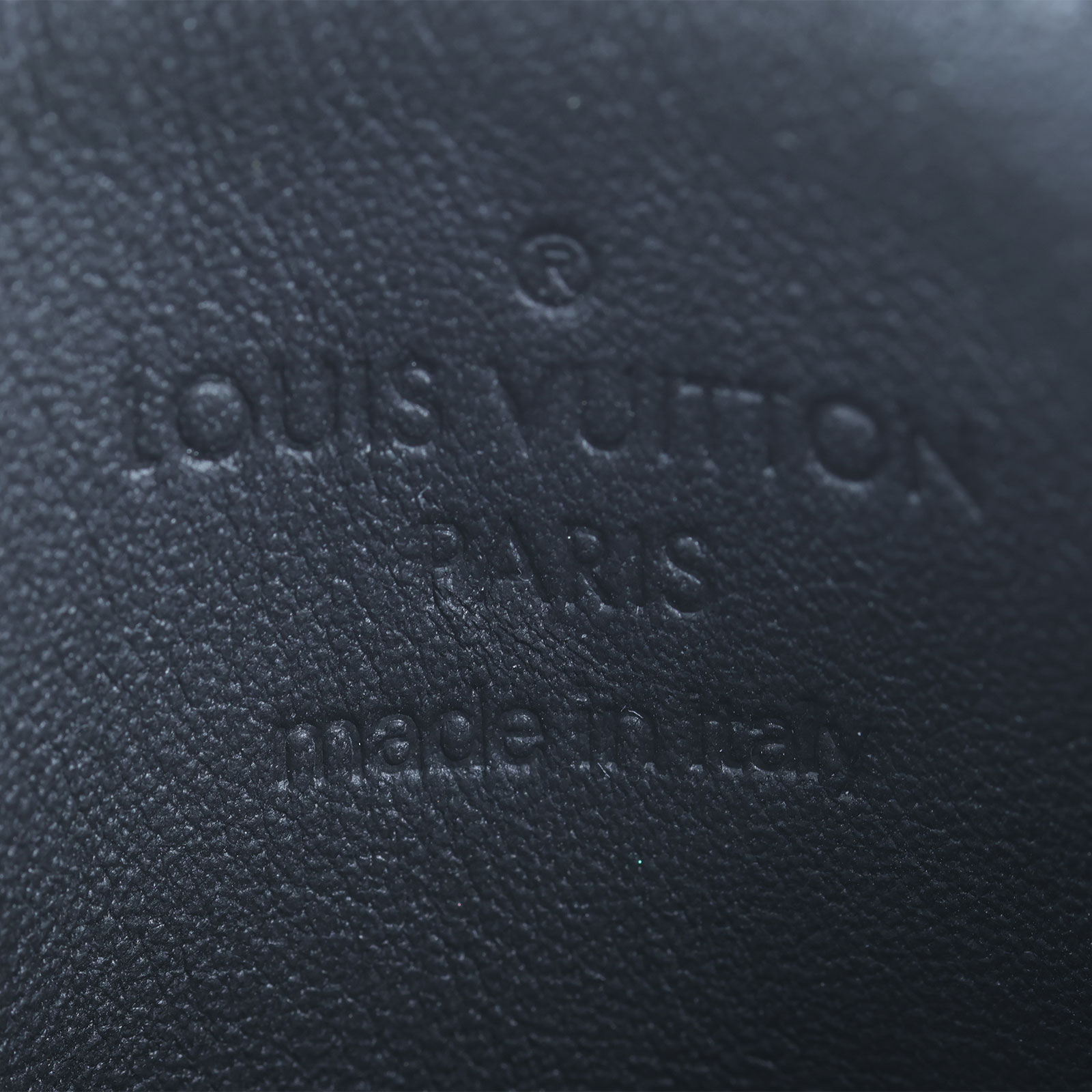 路易威登 LOUIS VUITTON 拉鍊 卡包 M82245 晶片款 黑壓紋拉鍊卡包 防塵袋/原廠盒子