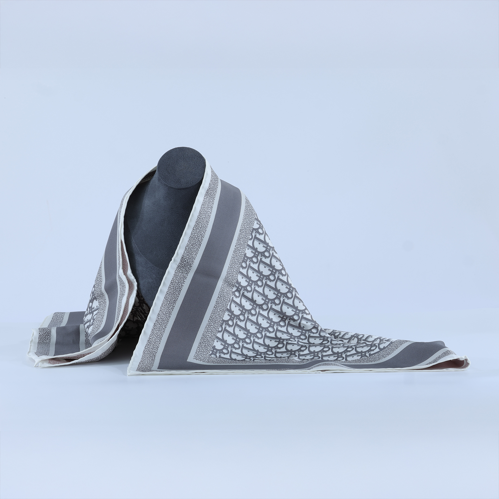 迪奧 CHRISTIAN DIOR Oblique Diortwin 90 方巾 15DOB090I600 粉灰LOGO雙面絲巾9090 原廠盒子