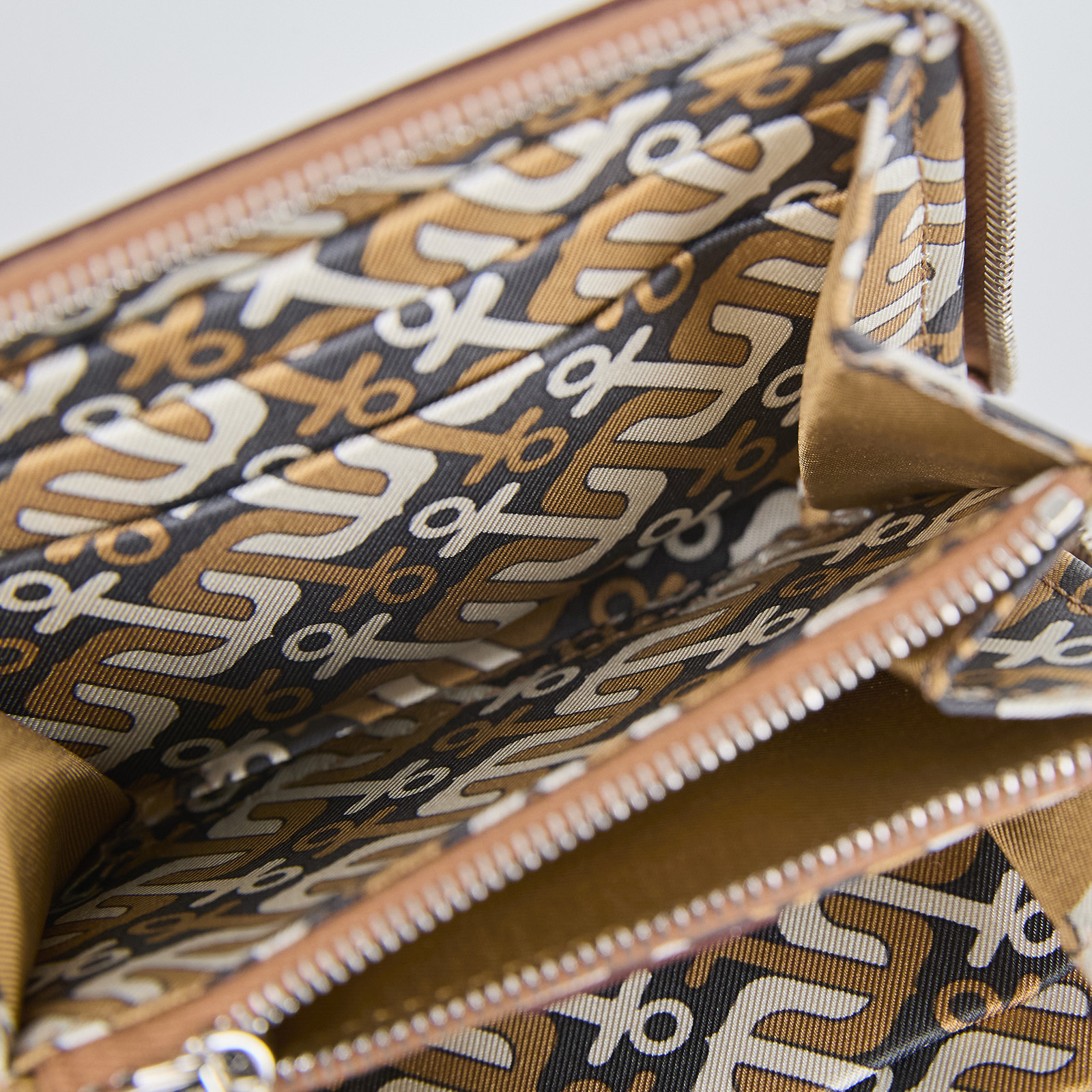 愛馬仕 Hermes SilkIn 拉鍊 絲巾 零錢包 銀色五金 金色 瑪薩拉茶色 粉筆白 H085884CKAA /B MZ 011 MS  原廠盒子