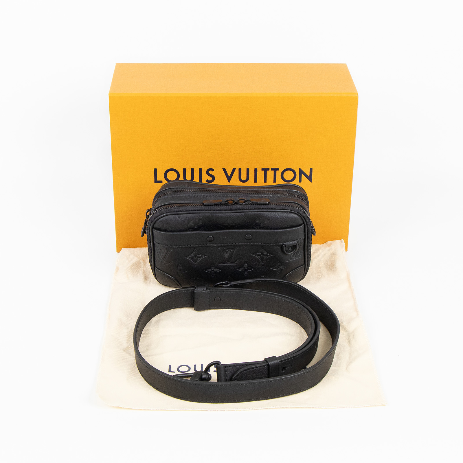 路易威登 LOUIS VUITTON Alpha 可穿戴式錢包 黑色 M82544 晶片款 黑原花ALPHA側背包 原廠盒子/防塵袋