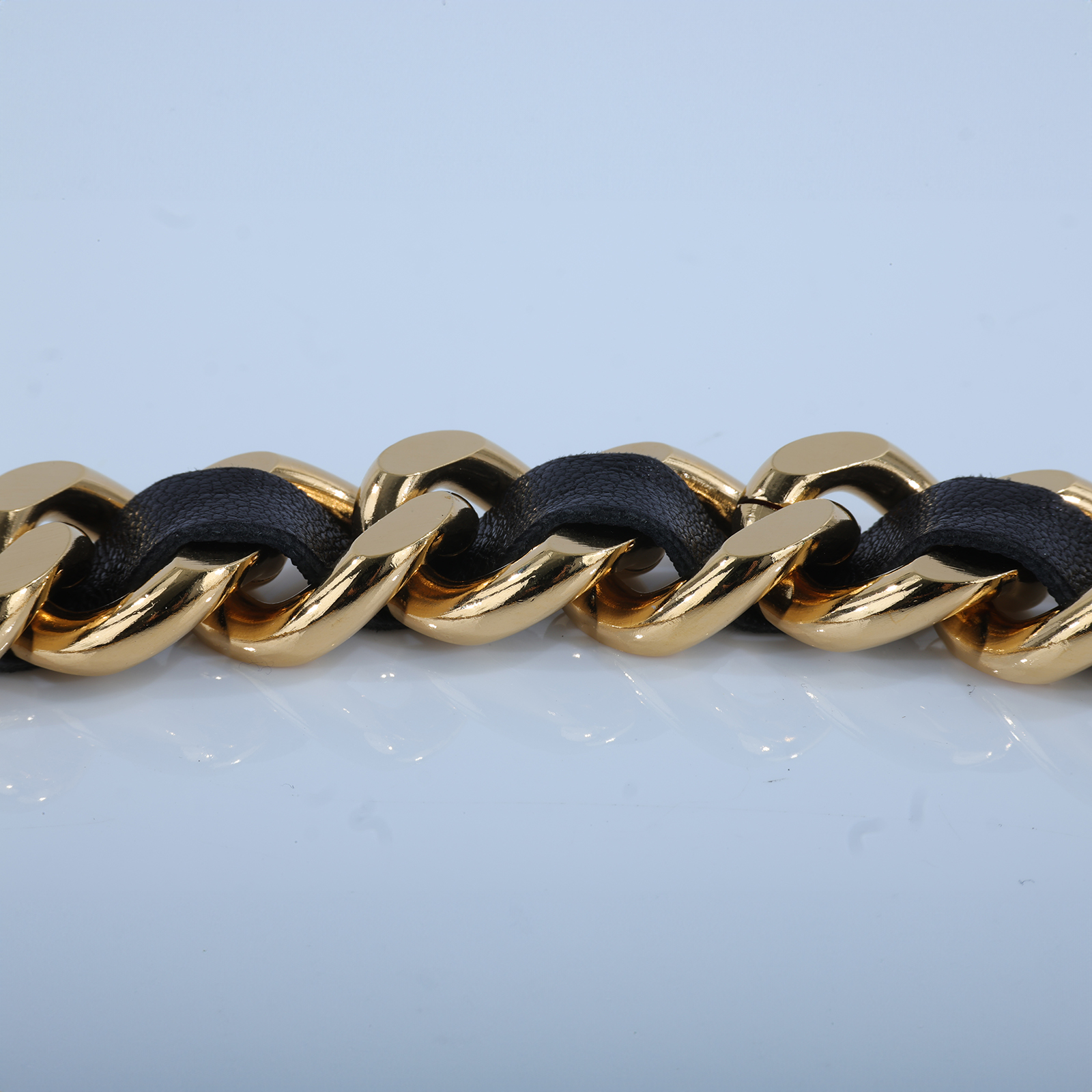 香奈兒 CHANEL CC 腰鍊  黑金31圓牌皮穿鍊腰鍊 原廠盒子