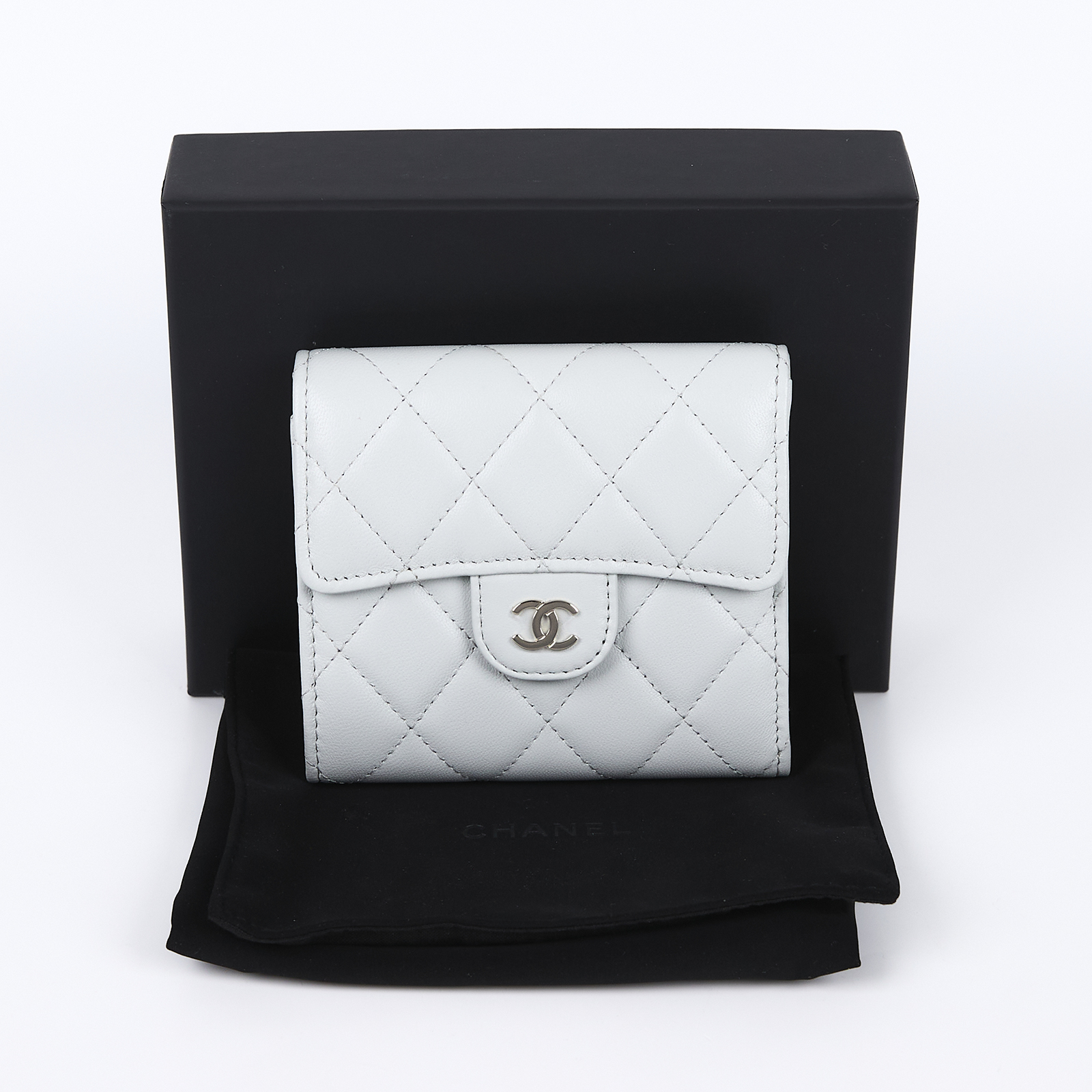 香奈兒 CHANEL 經典 小型 口蓋 皮夾 短夾  AP0231 晶片款 淺灰淡金羊三折短夾 原廠盒子/防塵袋