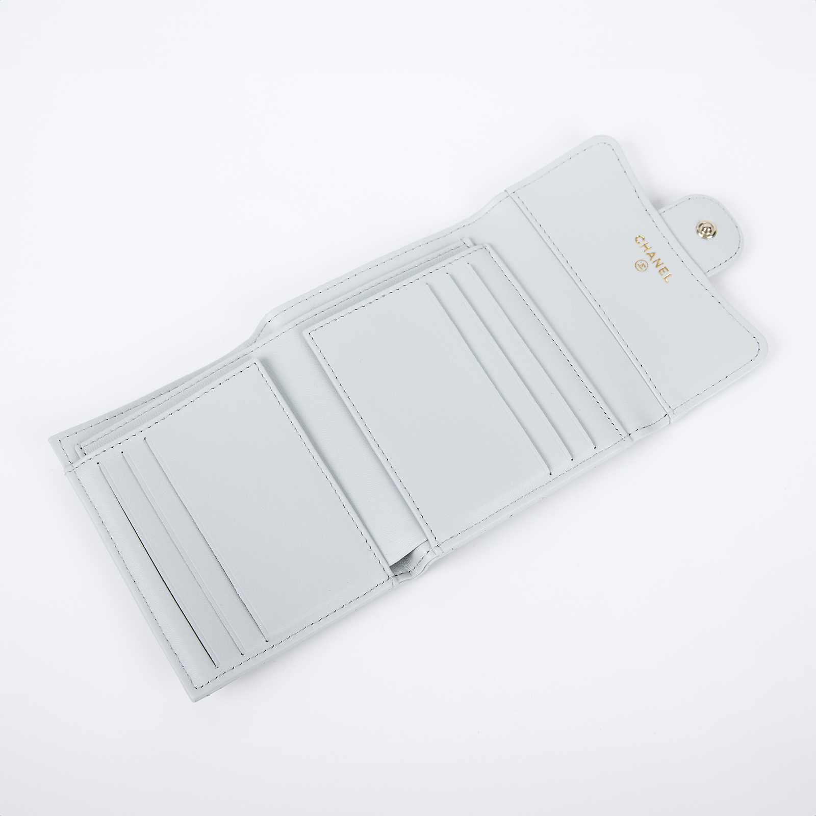 香奈兒 CHANEL 經典 小型 口蓋 皮夾 短夾  AP0231 晶片款 淺灰淡金羊三折短夾 原廠盒子/防塵袋