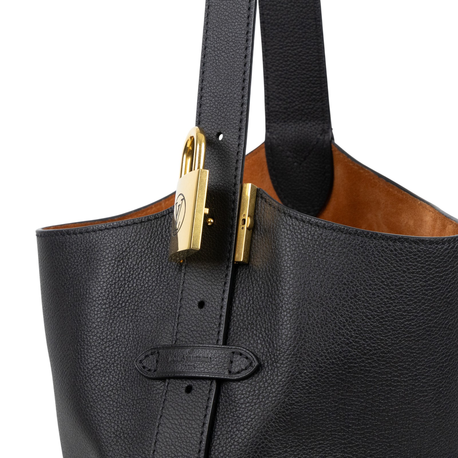 路易威登 LOUIS VUITTON Low Key Hobo MM 肩背包 斜背包 M24856 晶片款 黑金Low Key Hobo MM 防塵袋/內袋