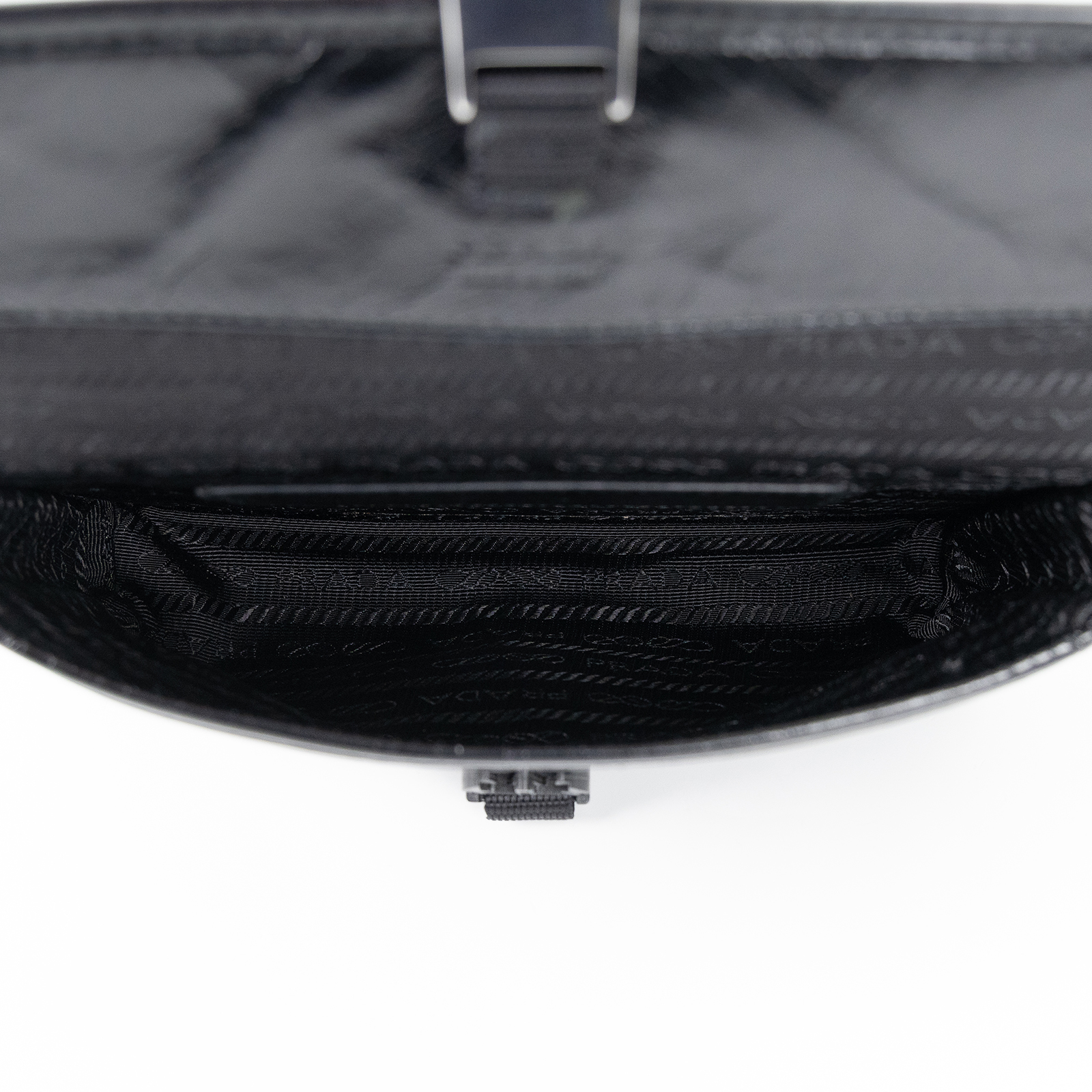 普拉達 PRADA 皮革智能手機套 2ZH108_2CX7 黑油蠟皮斜背包 原廠盒子/購買證明正本