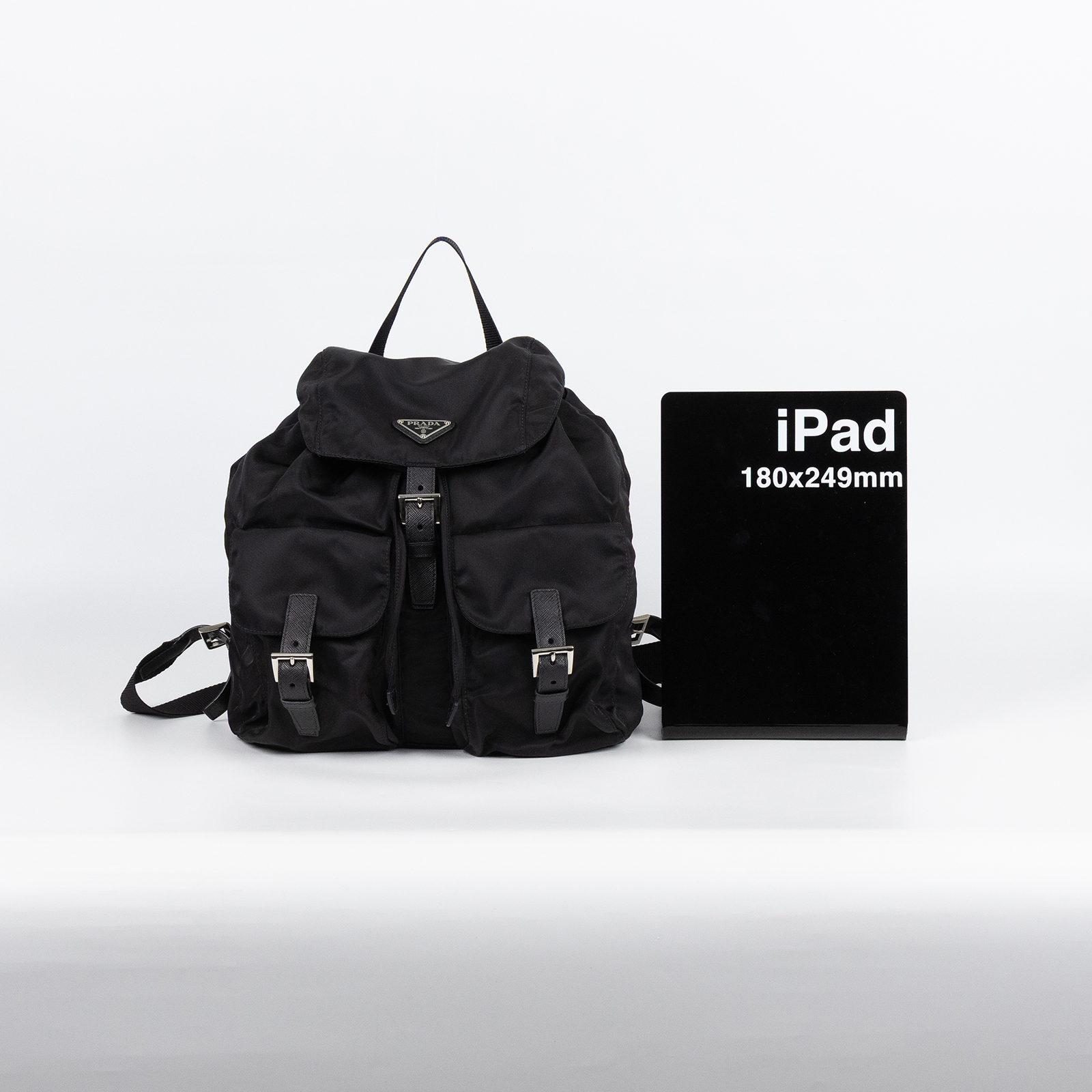 普拉達 PRADA Re-Nylon 中型 背囊 連化妝袋 1BZ811_RV44 黑尼龍後背包 防塵袋