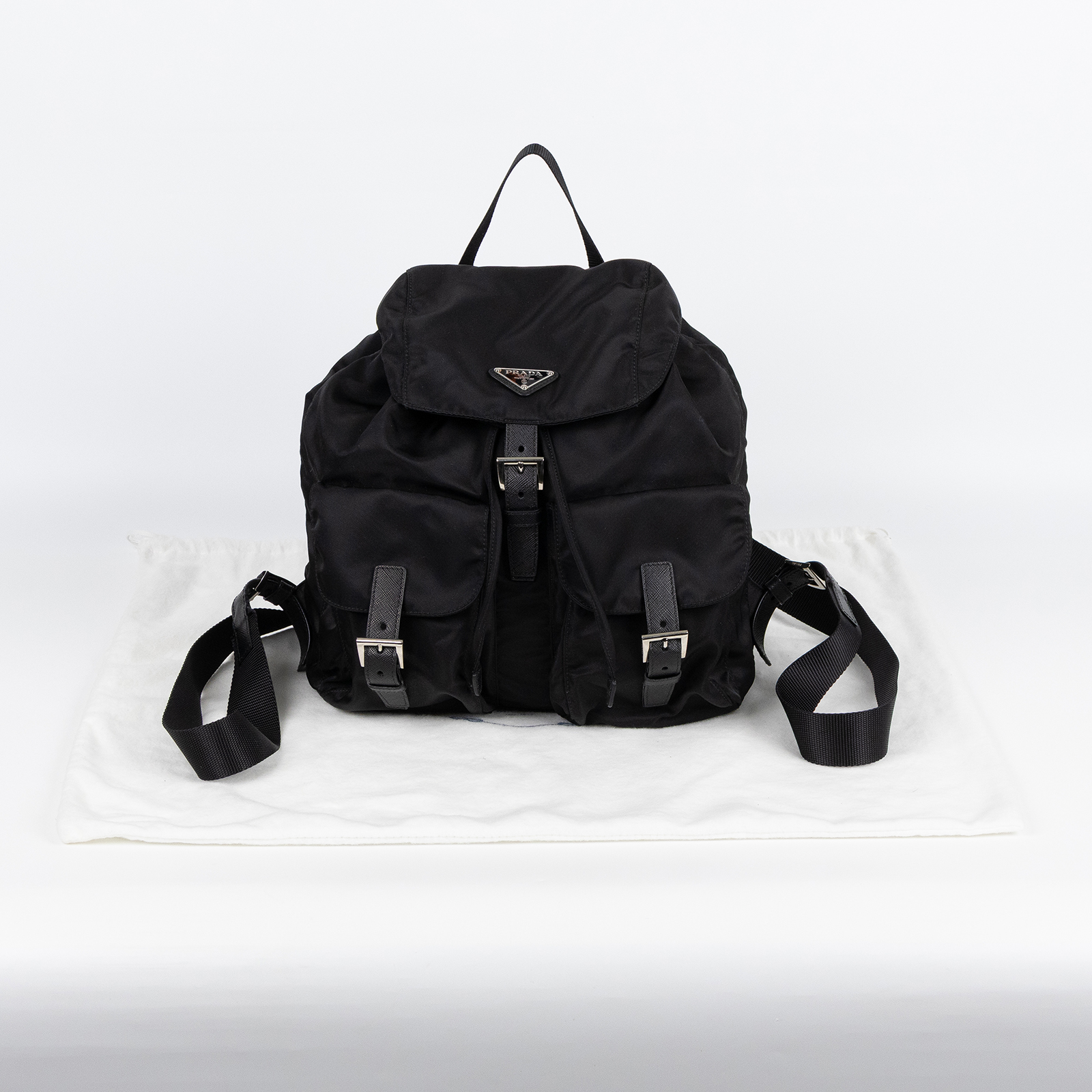 普拉達 PRADA Re-Nylon 中型 背囊 連化妝袋 1BZ811_RV44 黑尼龍後背包 防塵袋