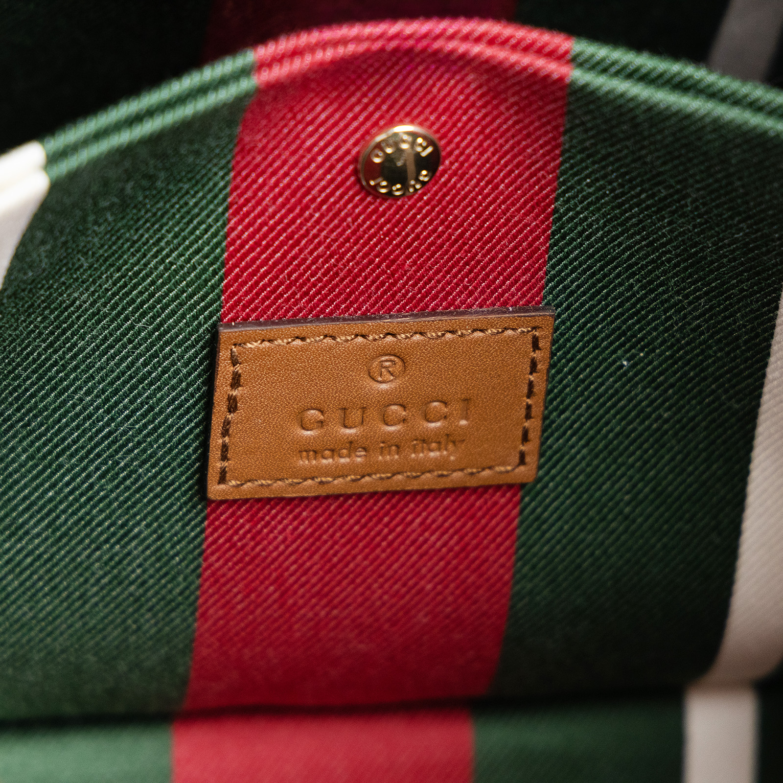 古馳 GUCCI GG Emblem 小型 手提 水桶包 815118 FAD6L 棕拚GG紋EMBLEM水桶包 小號 無附屬品