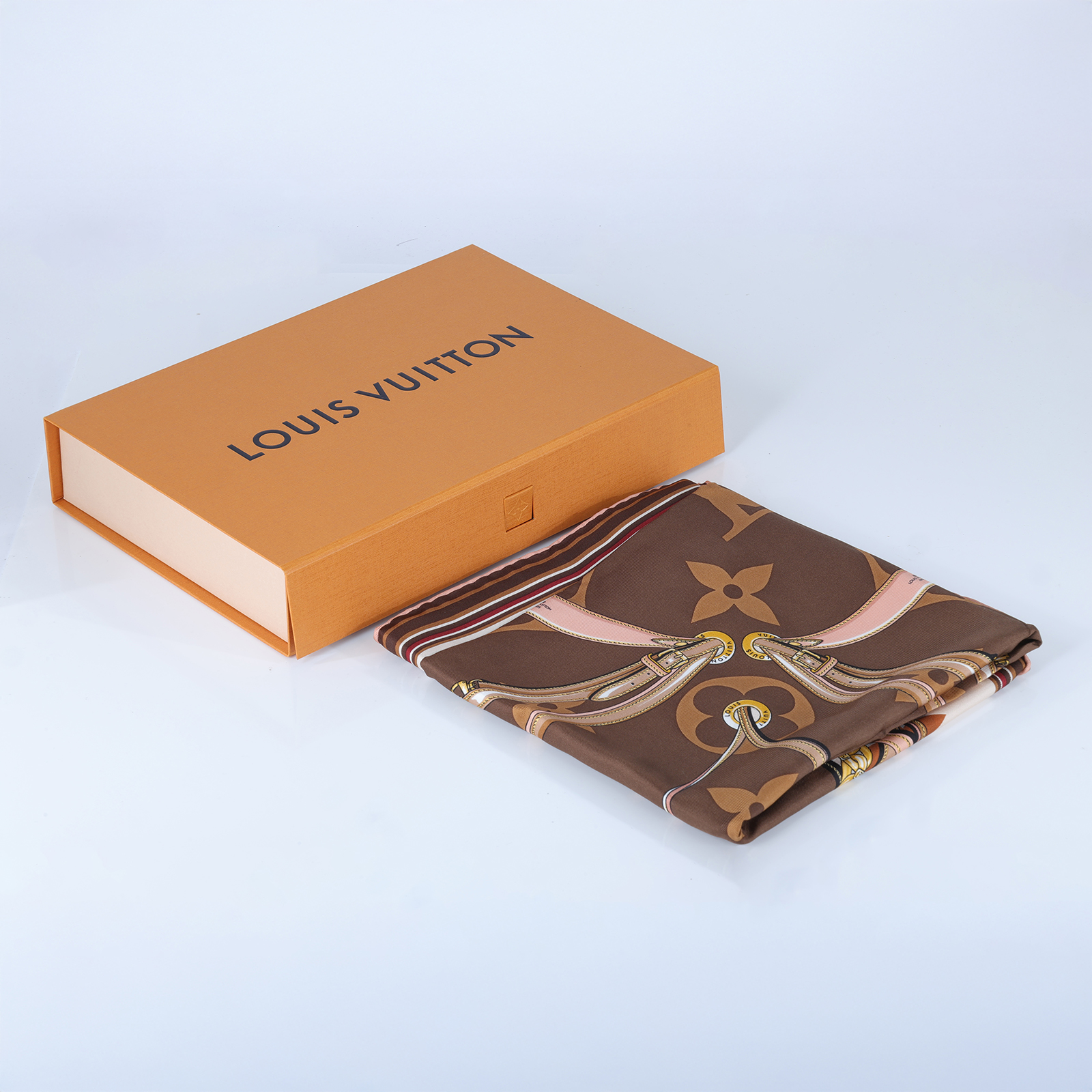 路易威登 LOUIS VUITTON Ultimate Monogram 方巾 棕色 M77639  原廠盒子