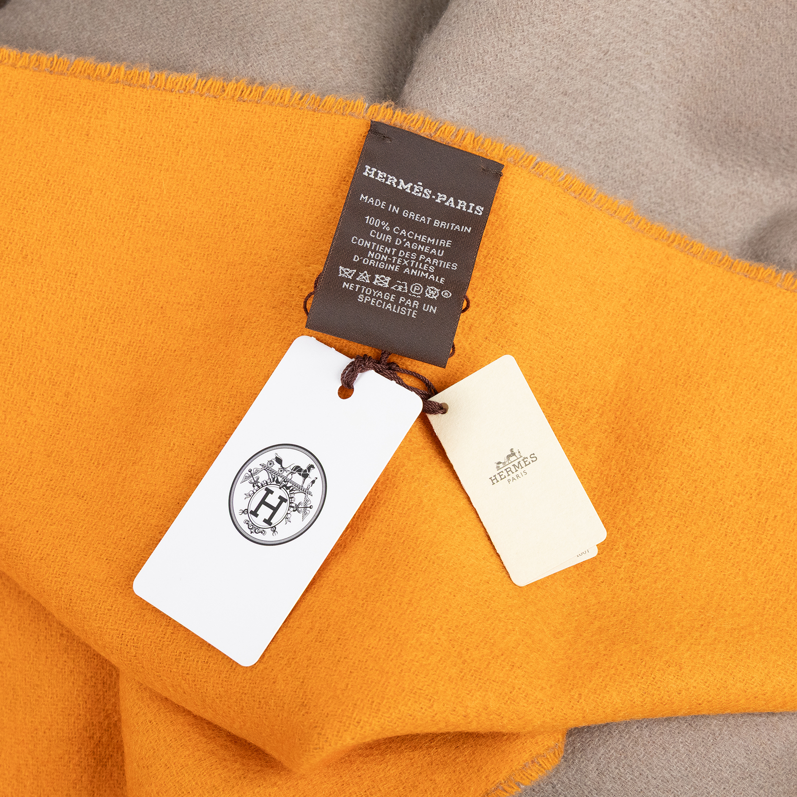 愛馬仕 Hermes 喀什米爾羊毛 圍巾 披肩 H259130S  卡其/橘喀什米爾圍巾 原廠盒子