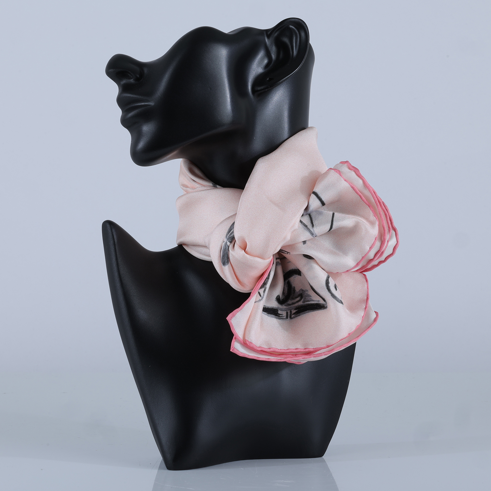 香奈兒 CHANEL CC LOGO 絲巾  粉手繪愛心絲巾90X90 原廠盒子