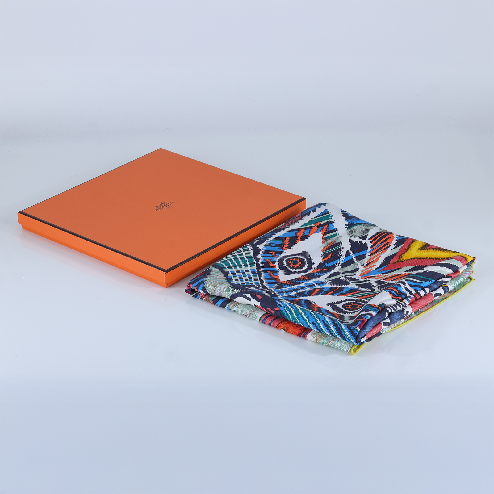 愛馬仕 Hermes LE CHAT CARRE 方巾 90 絲巾   繽紛貓咪LE CHAT CARRE方巾90X90 原廠盒子