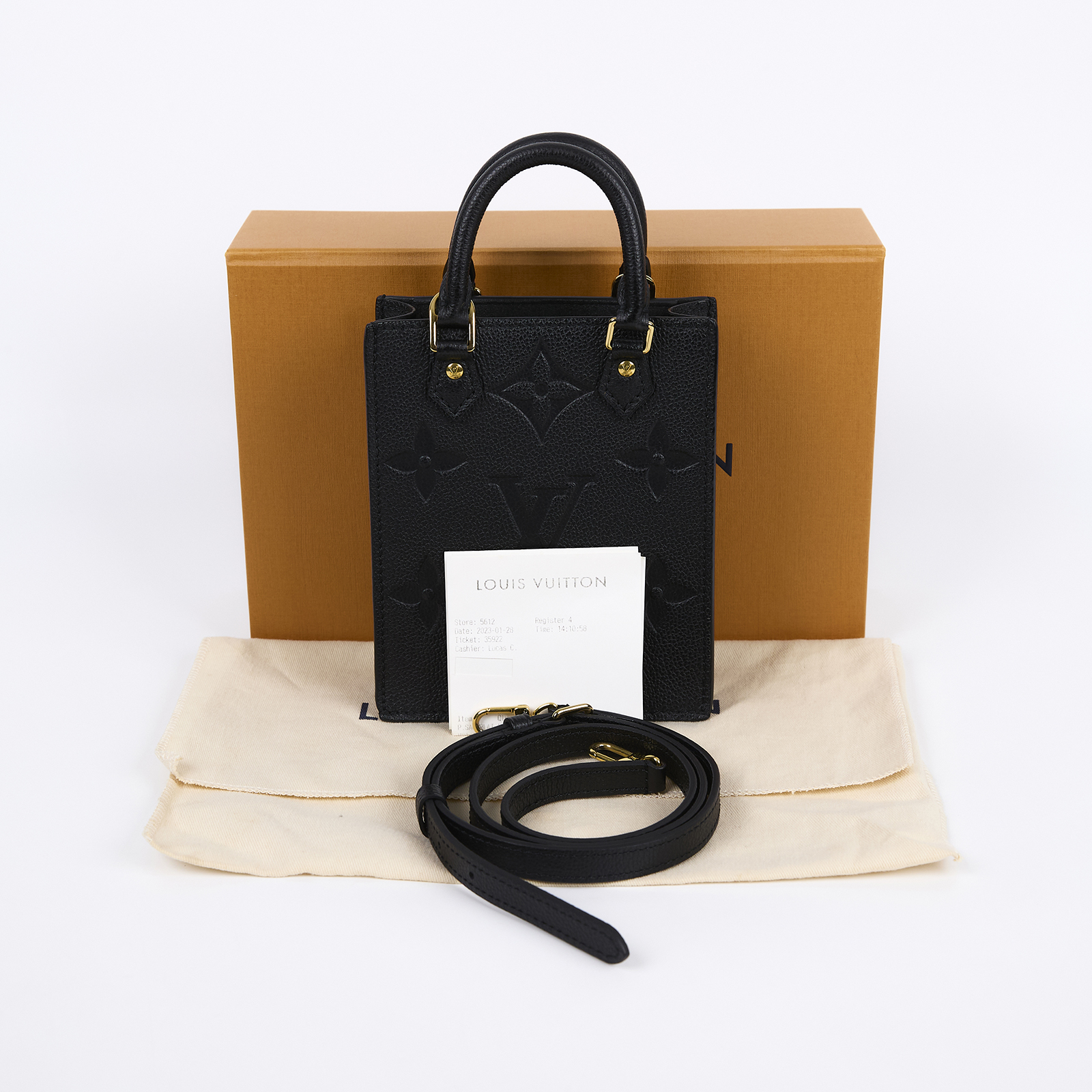 路易威登 LOUIS VUITTON Petit Sac Plat 黑色壓紋 迷你 琴譜包 M81417 晶片款  原廠盒子/防塵袋/購買證明正本/背帶