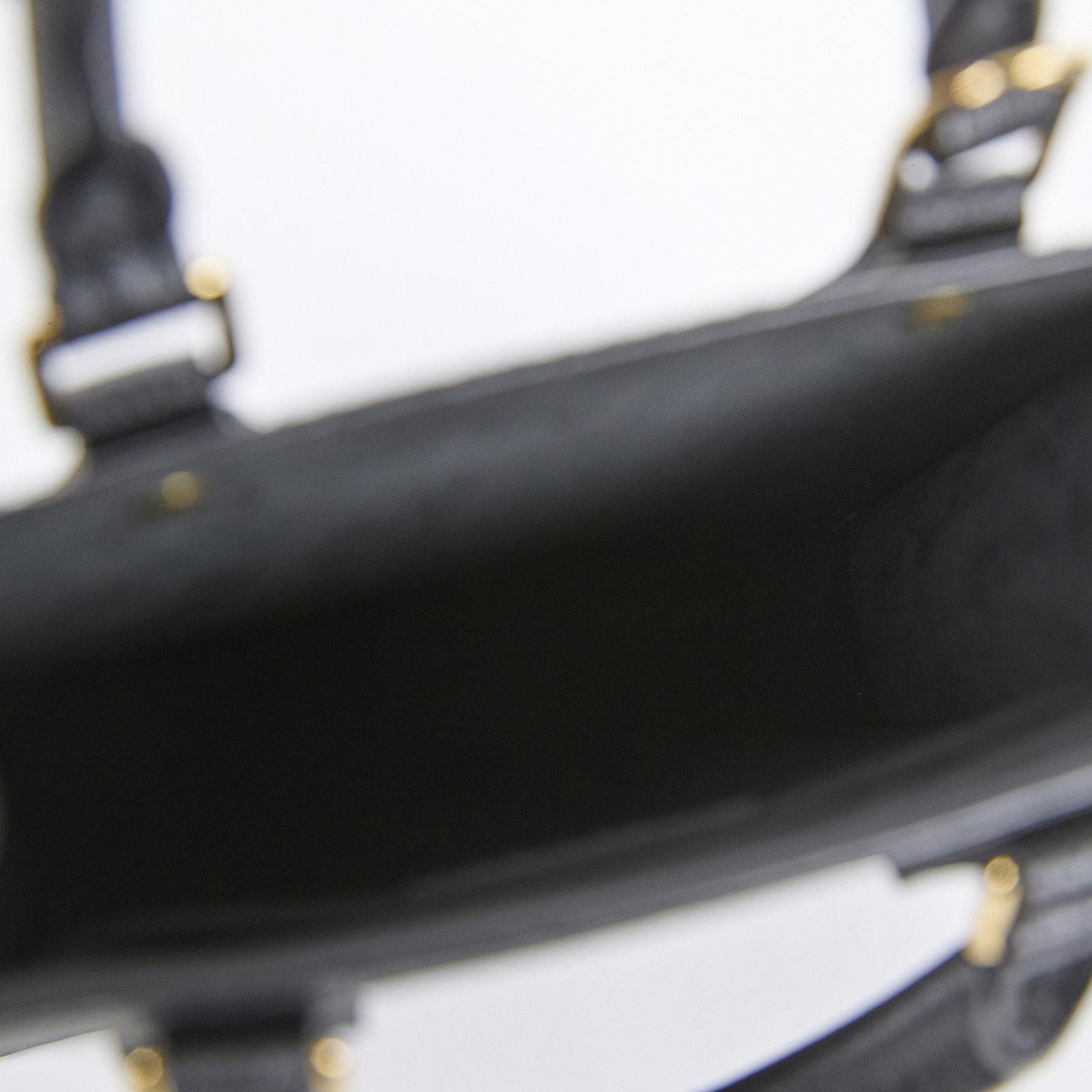 路易威登 LOUIS VUITTON Petit Sac Plat 黑色壓紋 迷你 琴譜包 M81417 晶片款  原廠盒子/防塵袋/購買證明正本/背帶