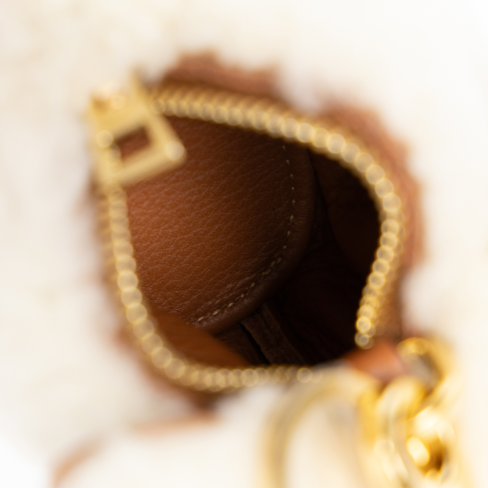 羅意威 LOEWE 羊羔絨 零錢包 121.67.T40 白毛茸茸兔子吊飾 原廠盒子/防塵袋/購買證明正本+影本