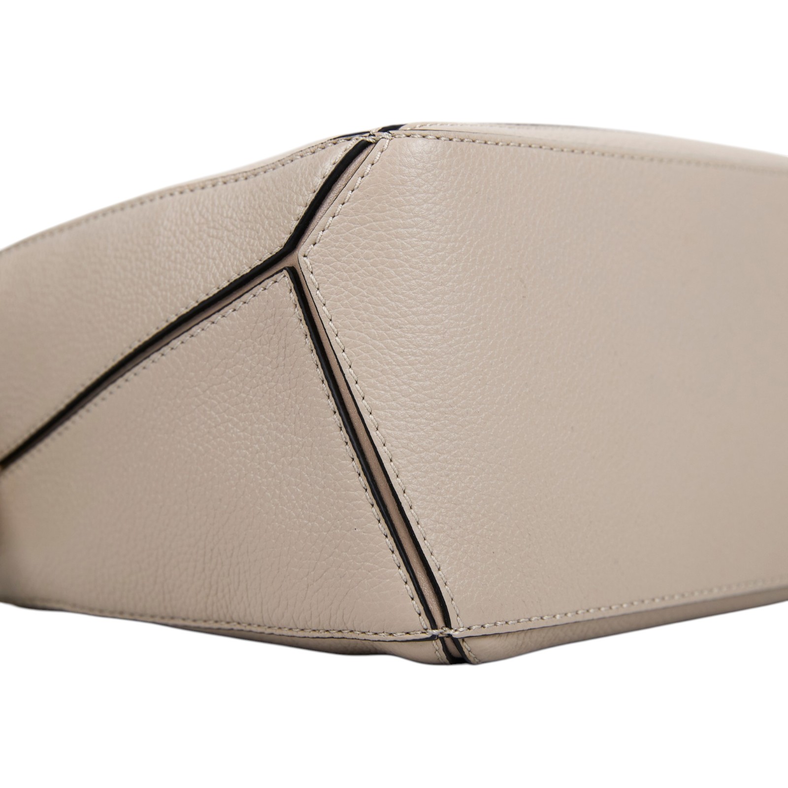 羅意威 LOEWE Puzzle Edge 包款 經典小牛皮 小型 A510P60XAC 米白PUZZLE SMALL 原廠盒子/防塵袋/背帶/購買證明正本