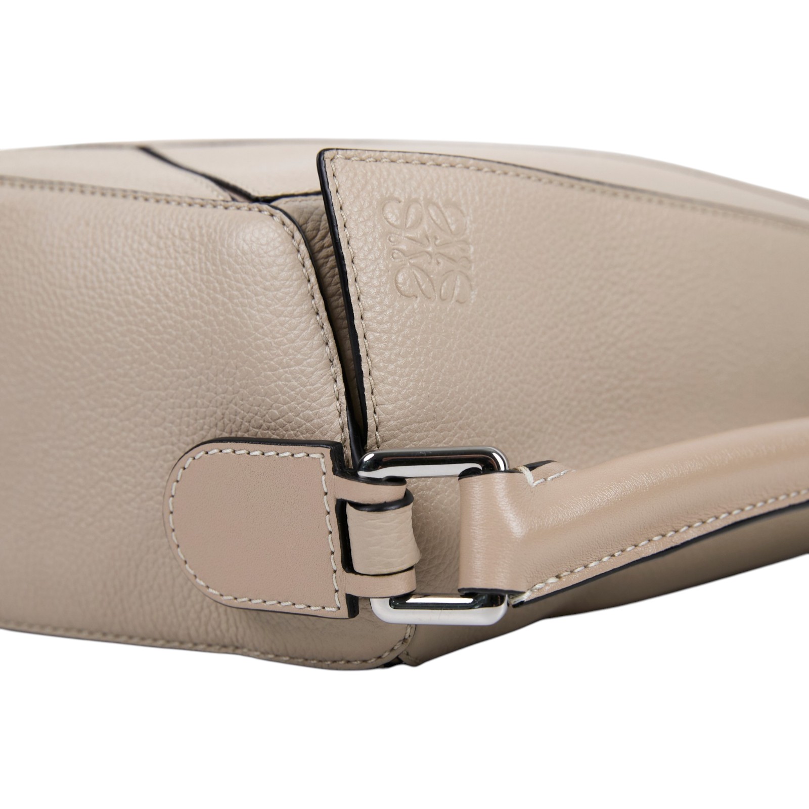 羅意威 LOEWE Puzzle Edge 包款 經典小牛皮 小型 A510P60XAC 米白PUZZLE SMALL 原廠盒子/防塵袋/背帶/購買證明正本