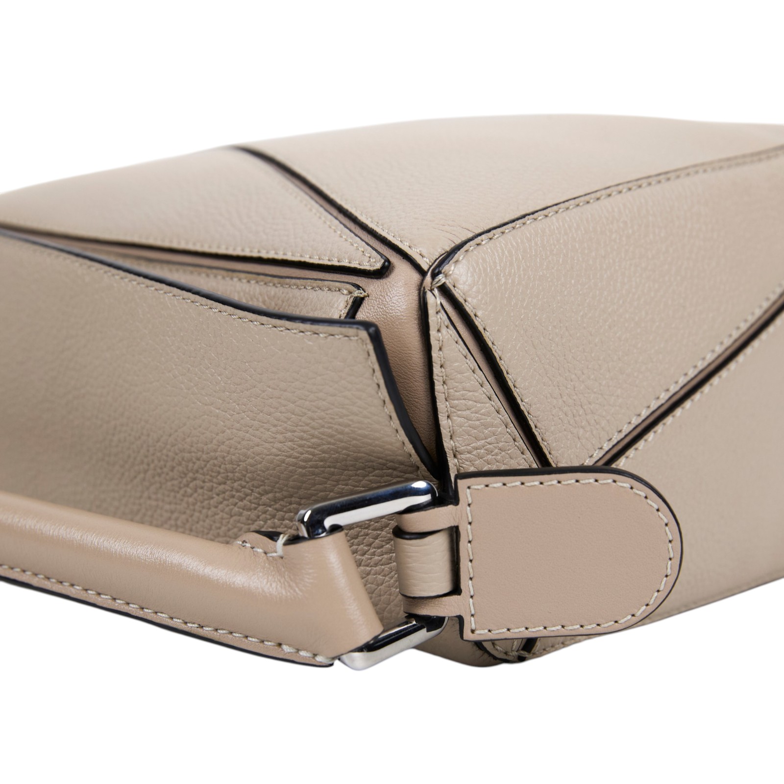 羅意威 LOEWE Puzzle Edge 包款 經典小牛皮 小型 A510P60XAC 米白PUZZLE SMALL 原廠盒子/防塵袋/背帶/購買證明正本