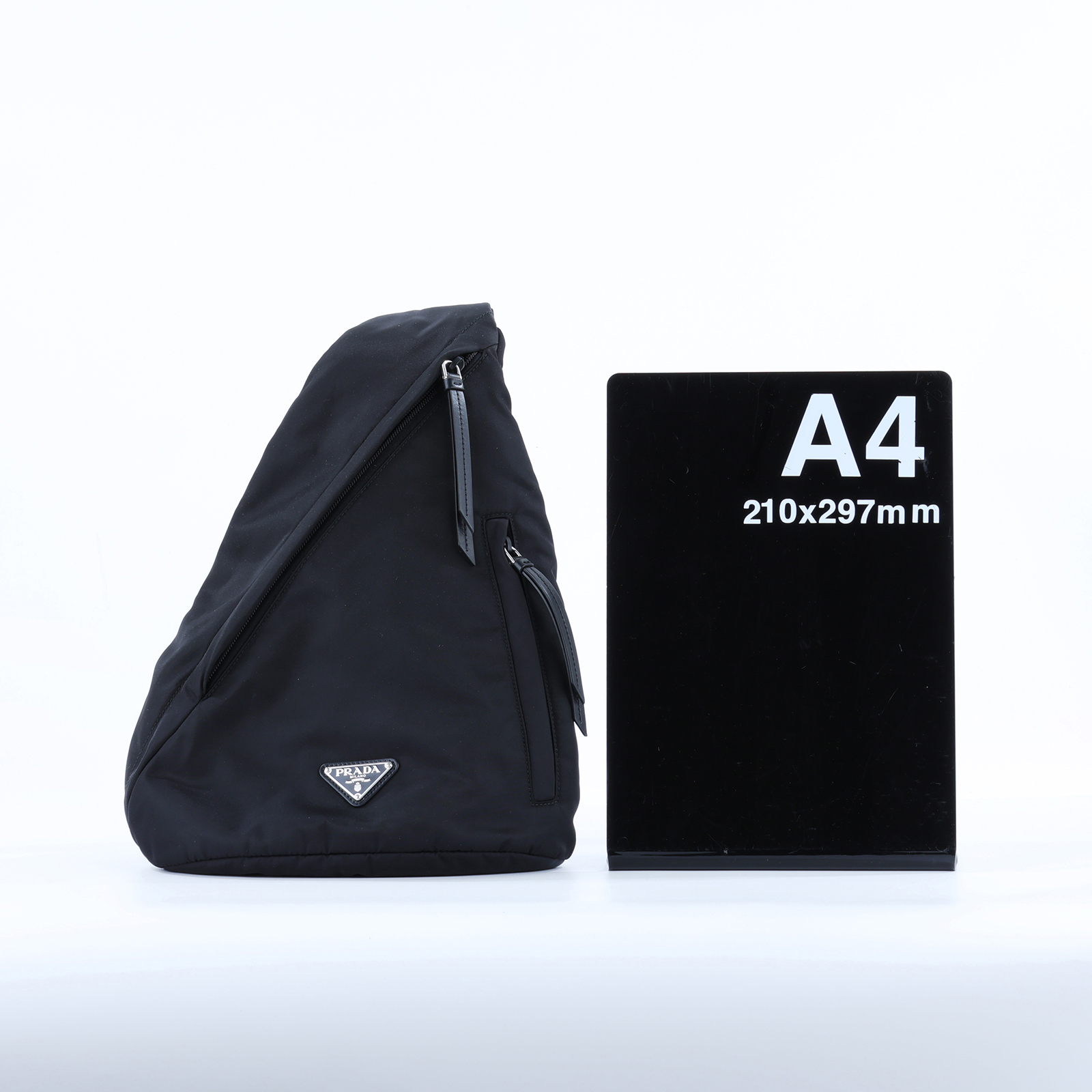 普拉達 PRADA Re-Nylon 皮革背囊 2VZ092_2DW3 黑Re-Nylon 尼龍斜挎包 無附屬品