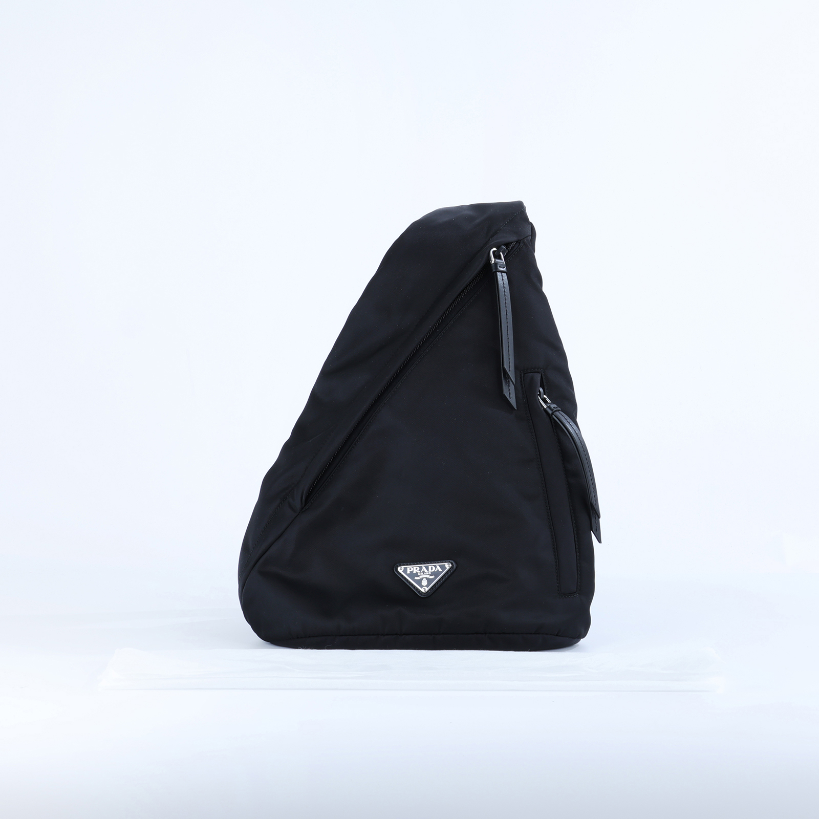 普拉達 PRADA Re-Nylon 皮革背囊 2VZ092_2DW3 黑Re-Nylon 尼龍斜挎包 無附屬品