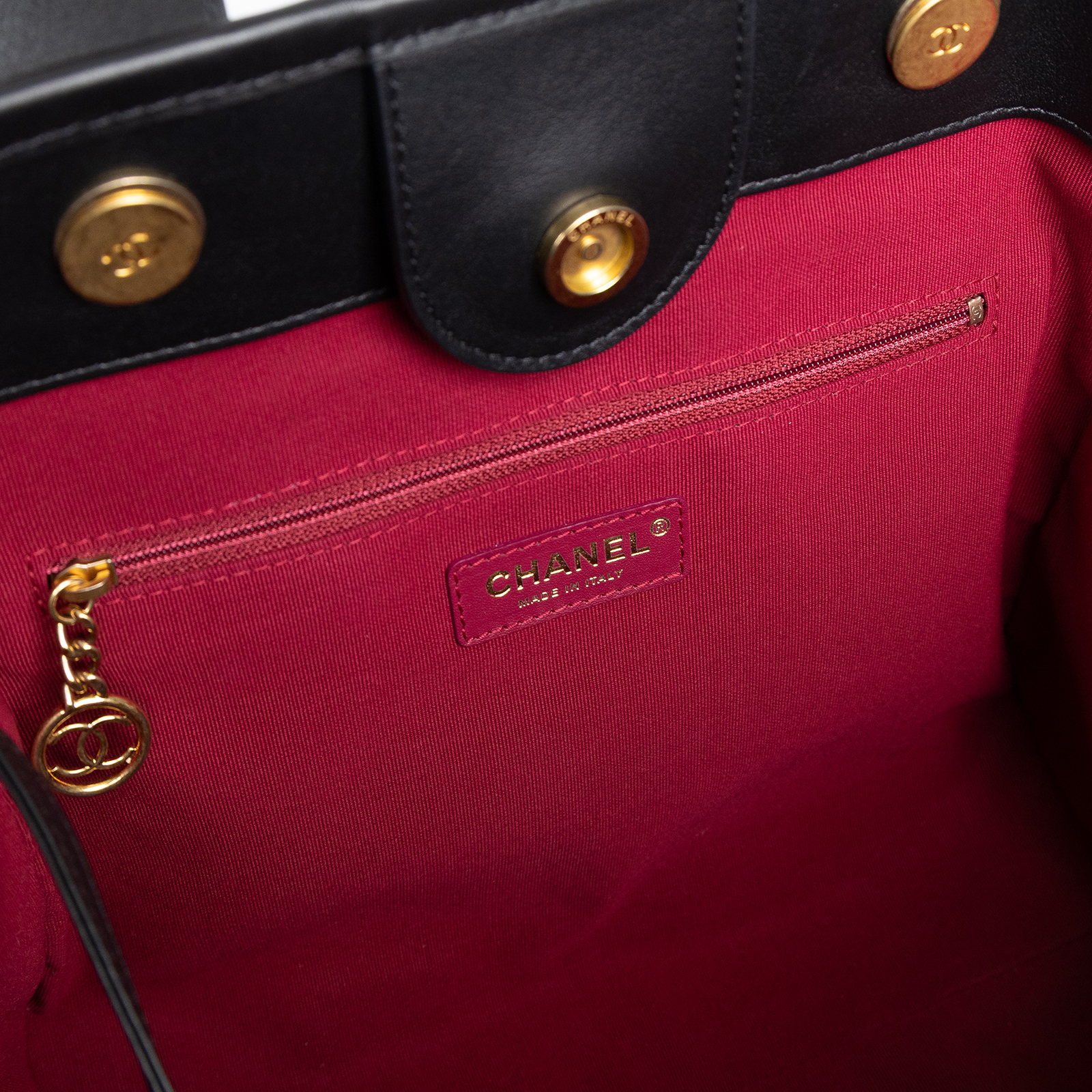 香奈兒 CHANEL 海灘包 小型 AS3257 晶片款 全黑皮革壓紋DEAUVILLE沙灘包 防塵袋/內袋