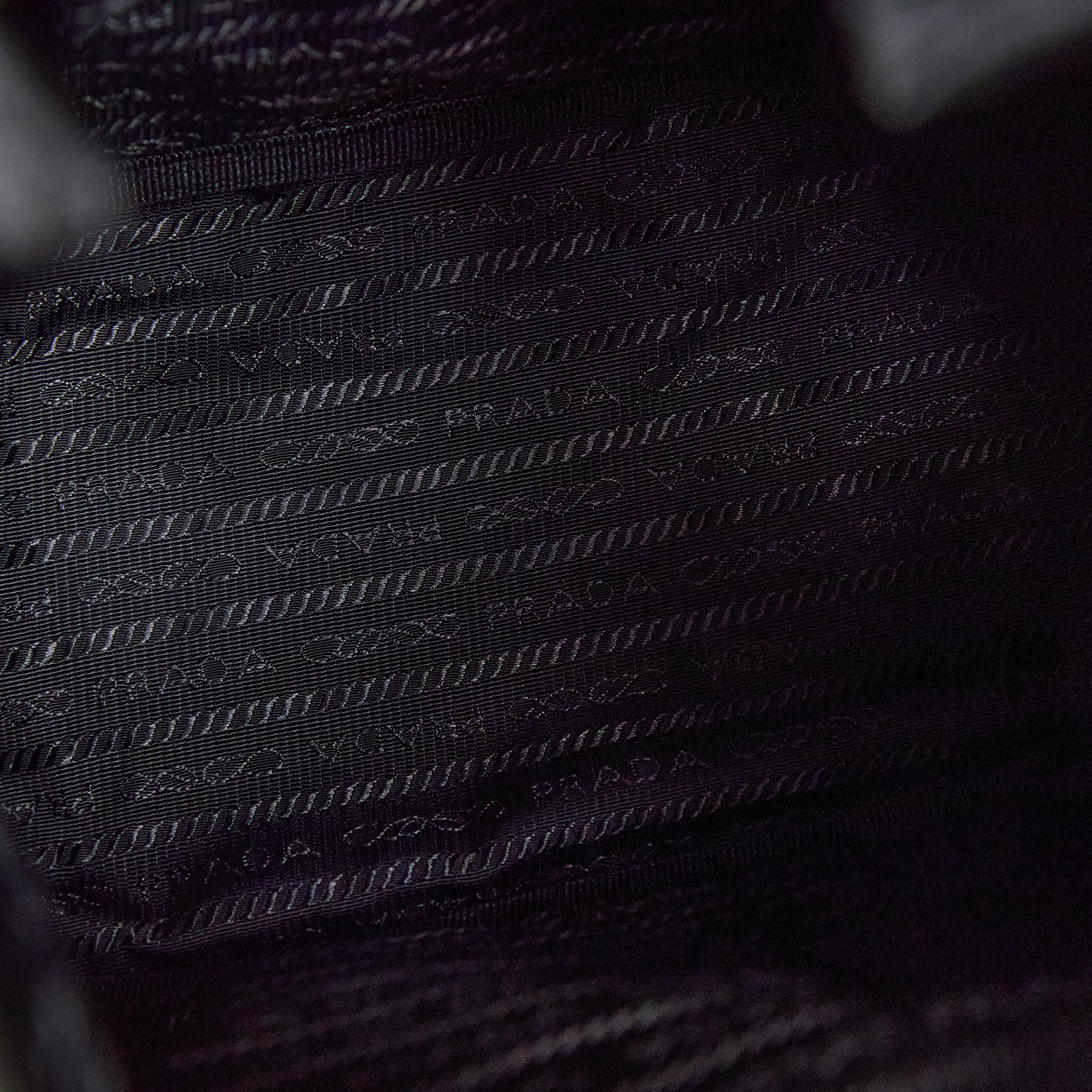 普拉達 PRADA Tessuto 水桶袋 1BH097_RV44 黑尼龍2WAY水桶包 防塵袋/保證卡/背帶