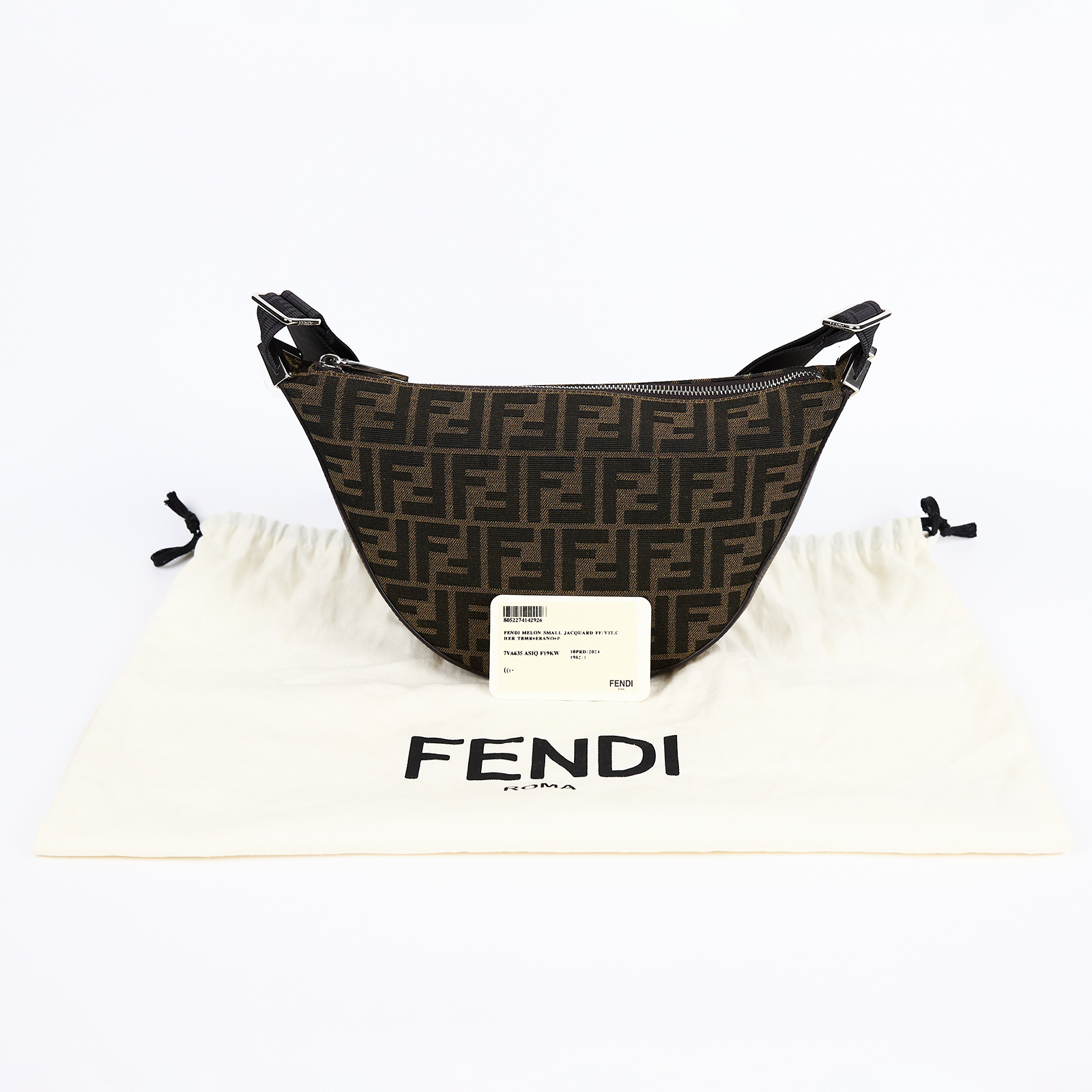 芬迪 FENDI Jacquard FF 肩背包 半月包 7VA633ASIQ 咖FF紋MELON SMALL 防塵袋/商品標籤卡