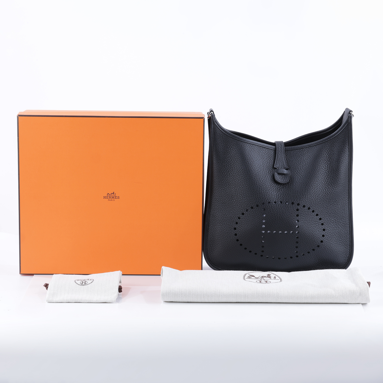 愛馬仕 Hermes Evelyne Bag 伊芙琳包 29 馬蹄型 EV29 K UY 008 TM 黑 EVELYNE29 銀釦 原廠盒子/防塵袋