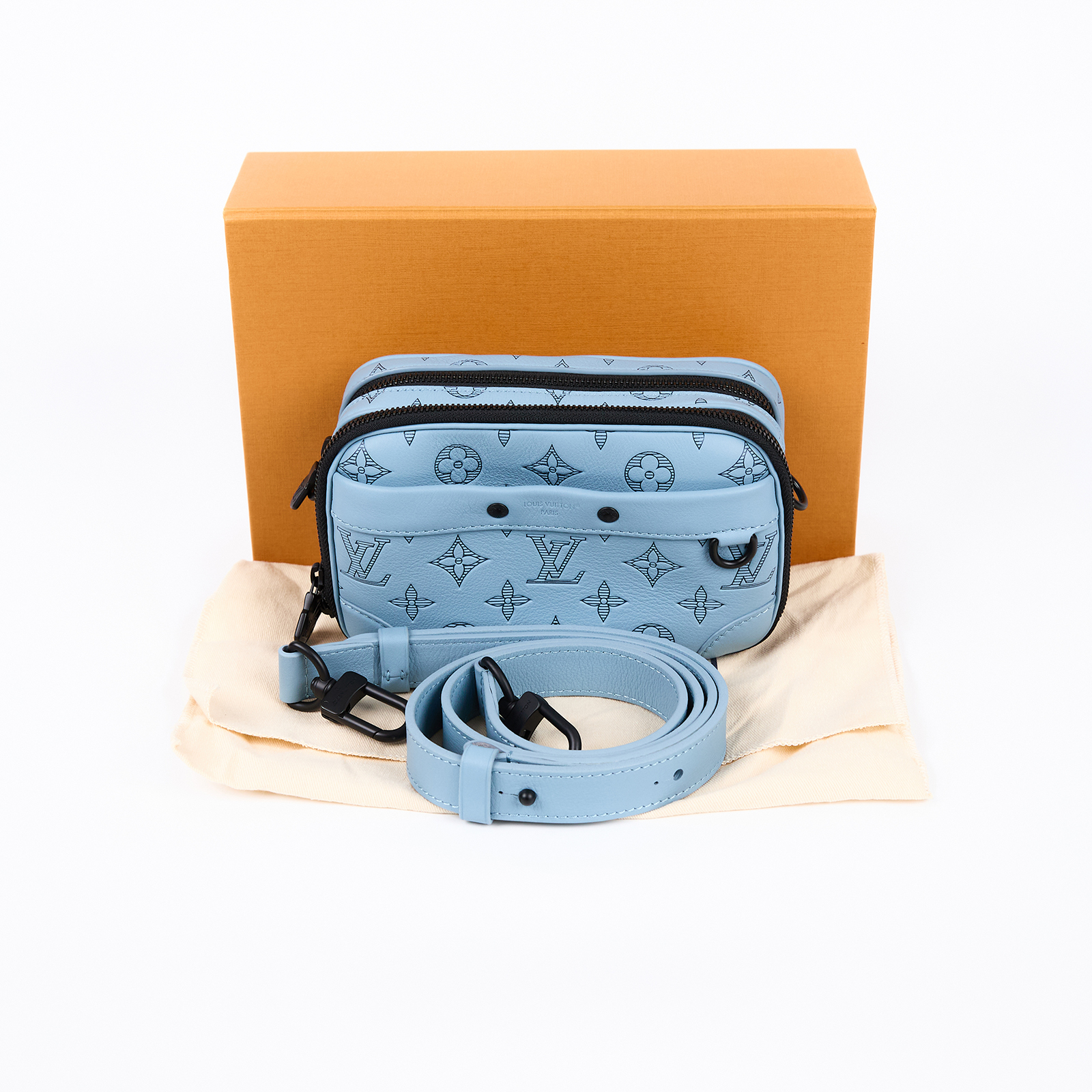 路易威登 LOUIS VUITTON Nano Alpha 可穿戴式錢包 斜背包 M14790 晶片款 寶寶藍原花壓紋ALPHA相機包 原廠盒子/防塵袋/背帶