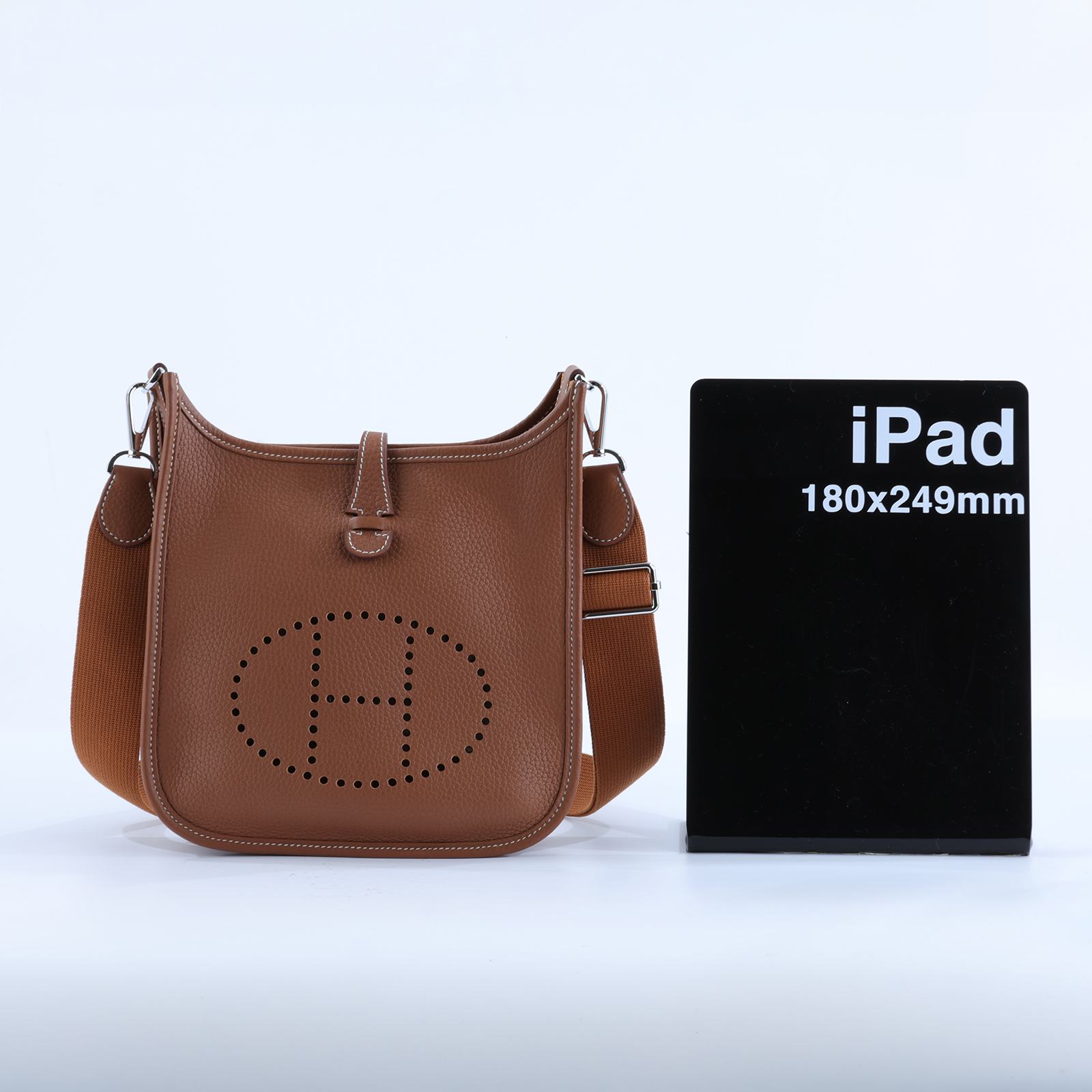 愛馬仕 Hermes Evelyne Bag 伊芙琳包 23 Poche III Bag 銀色五金 金棕 H087941CK37 /K VN 007 KD  背帶/防塵袋/原廠盒子