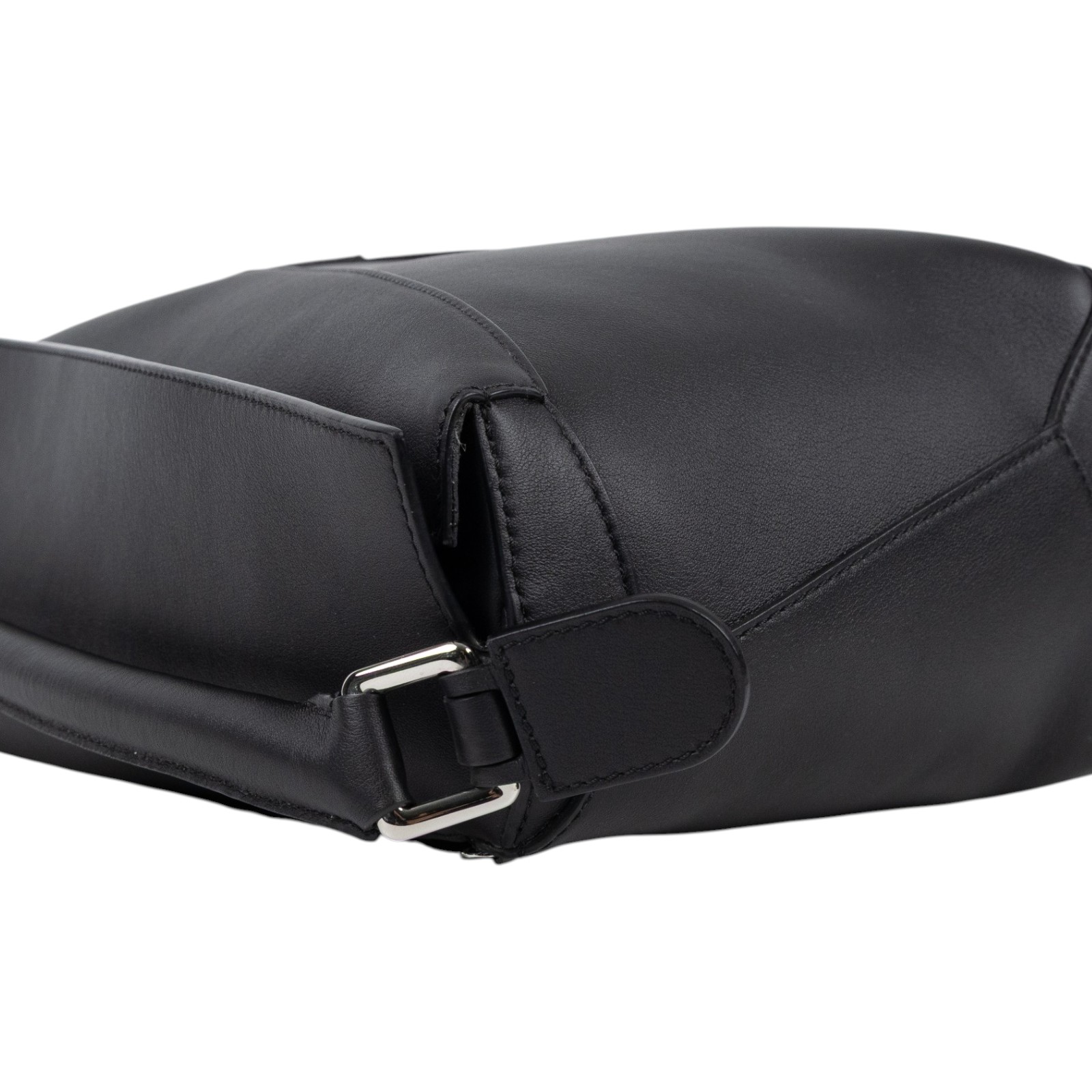 羅意威 LOEWE 中型經典小牛皮 Puzzle Edge 包款 Medium Puzzle Edge Bag A510P49X23  防塵袋/背帶