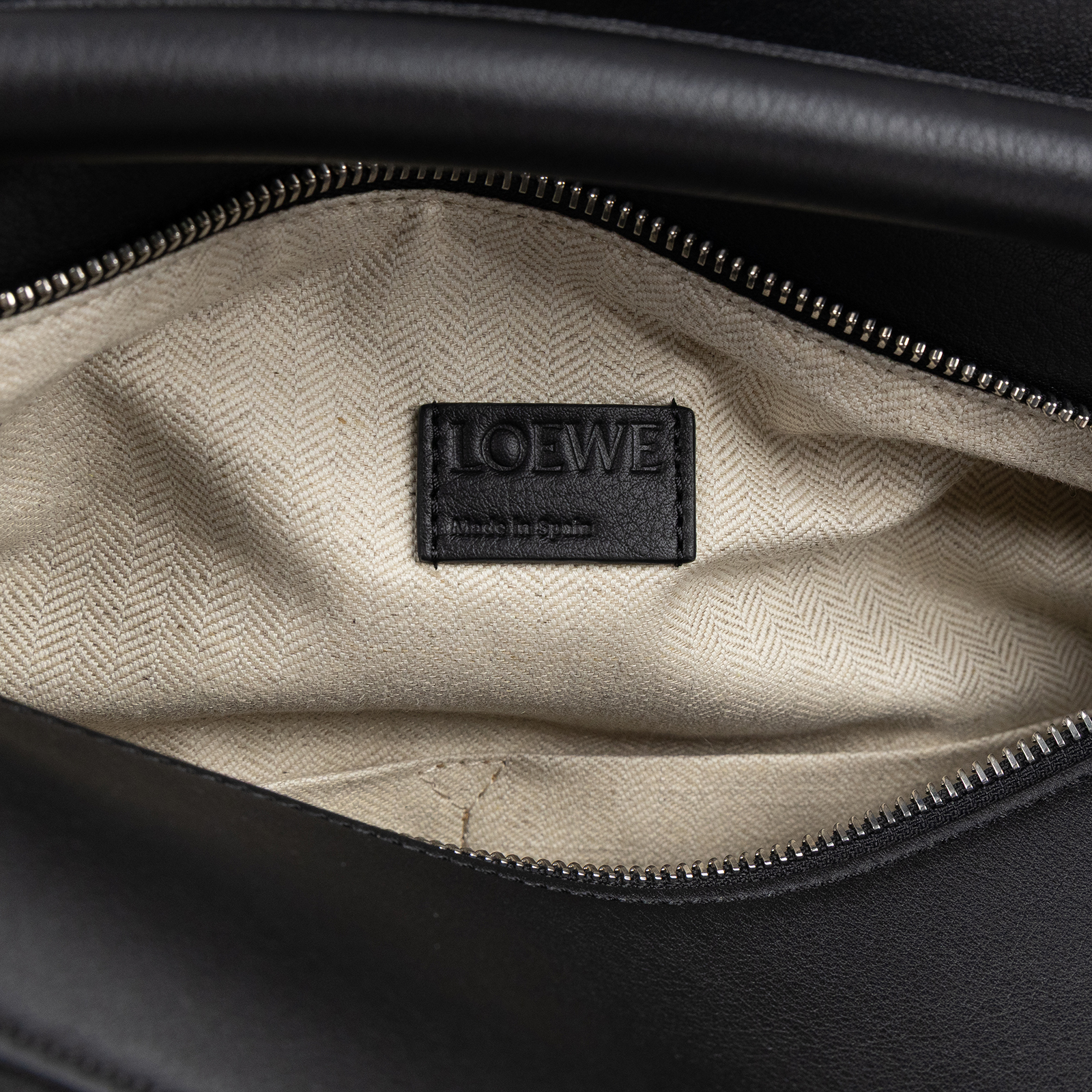 羅意威 LOEWE 中型經典小牛皮 Puzzle Edge 包款 Medium Puzzle Edge Bag A510P49X23  防塵袋/背帶