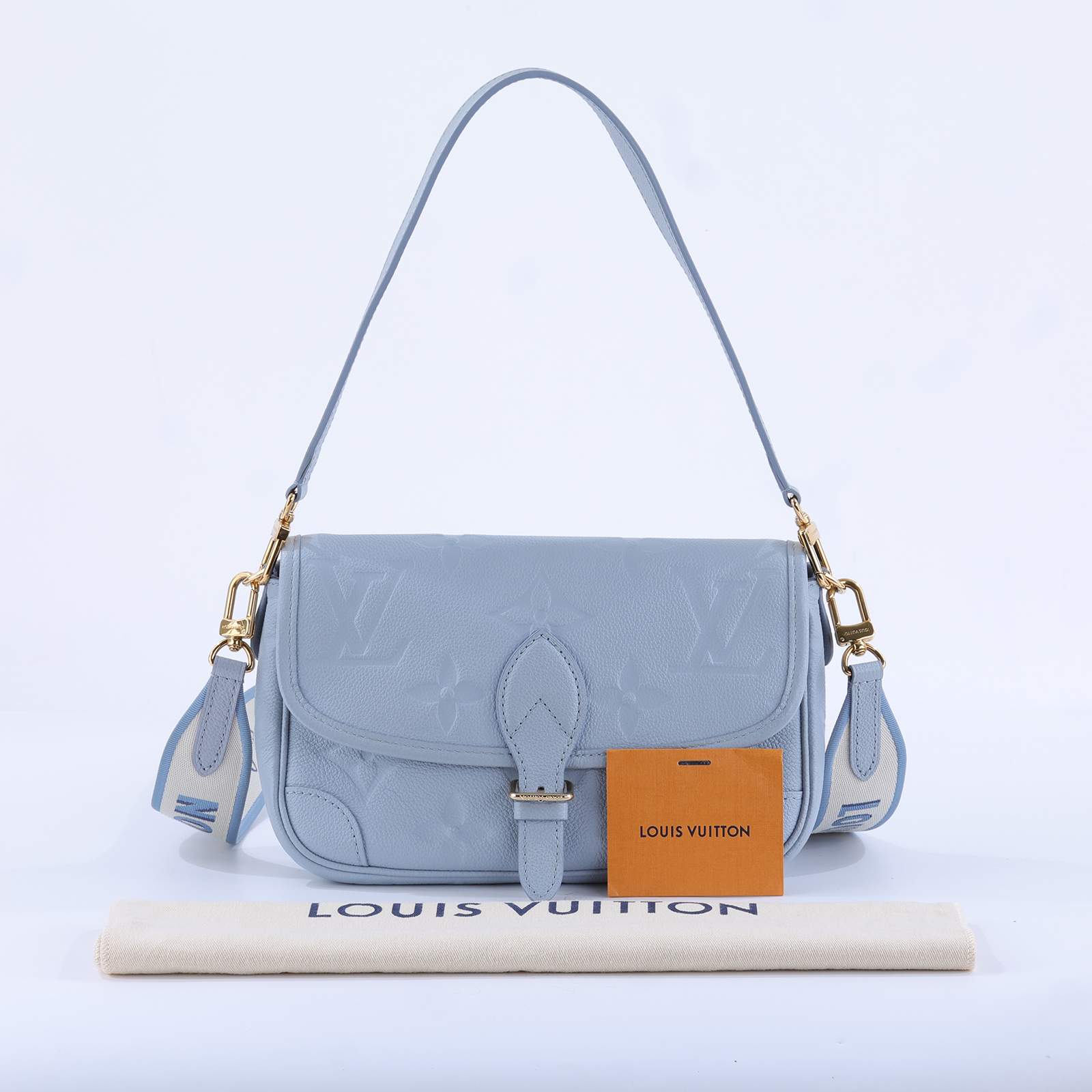 路易威登 LOUIS VUITTON Diane 腋下包法棍 單肩背包 淺藍 M46846 晶片款 藍原花壓印DIANE肩背包 防塵袋/背帶